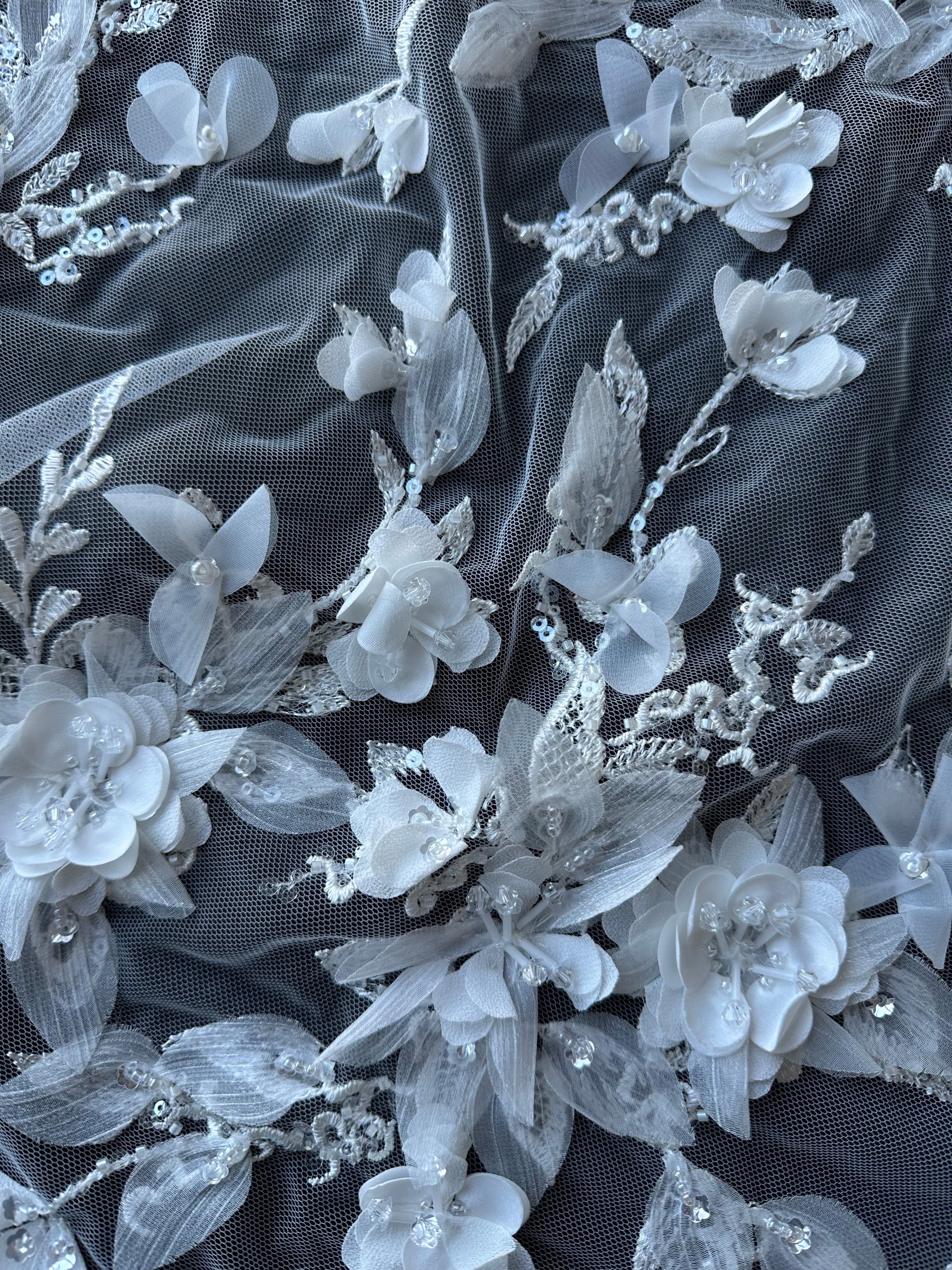 Dentelle florale 3D ivoire - Octobre