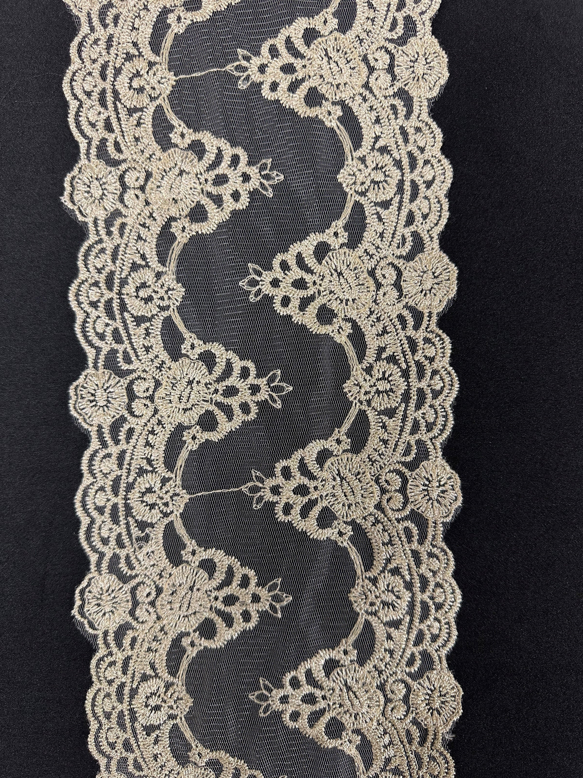 Bordure en dentelle or - Cadenza