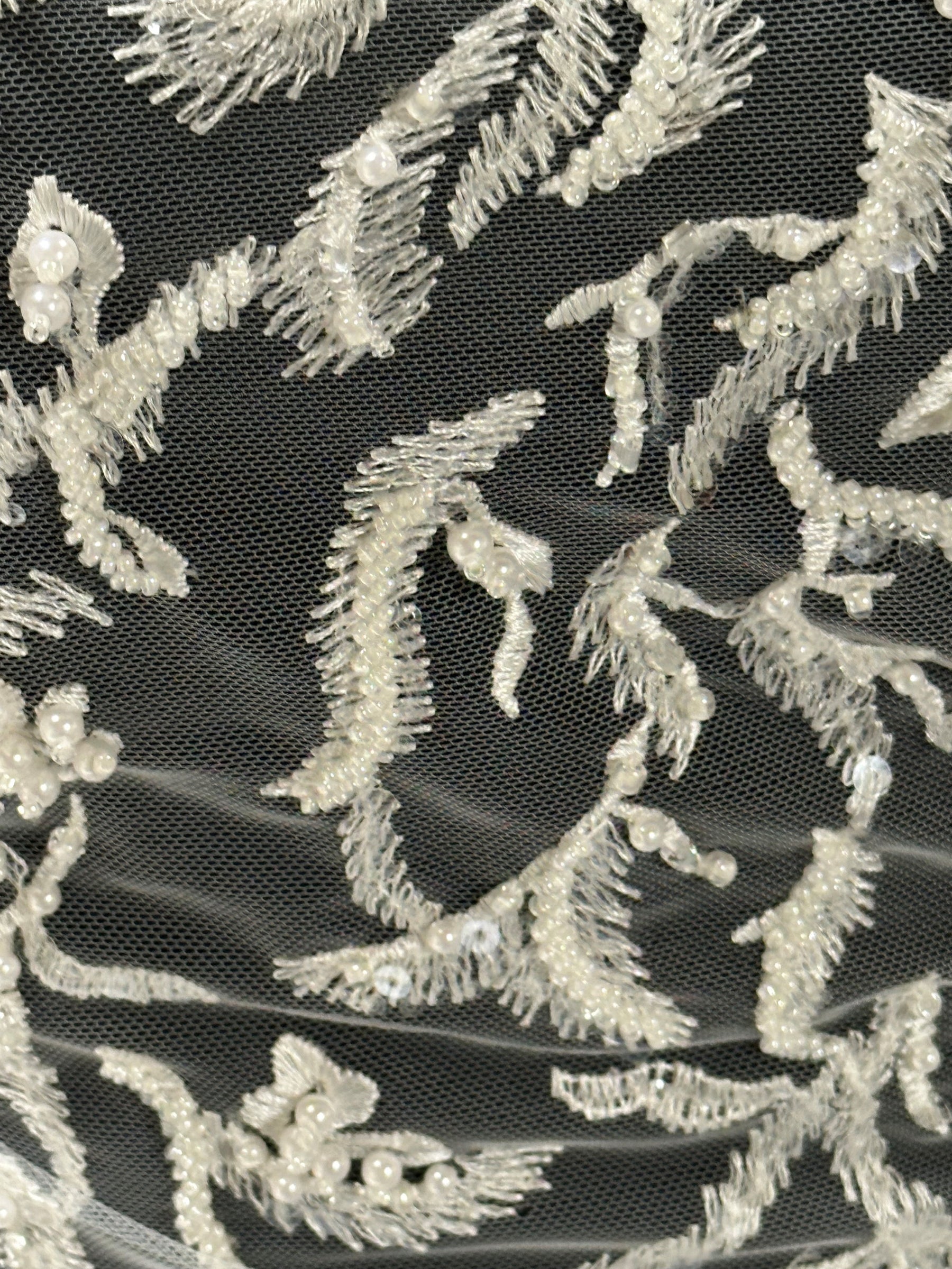 Oreiller en dentelle perlée ivoire