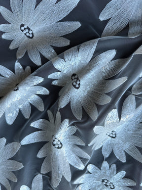 Dentelle brodée de sequins ivoire - Avancé