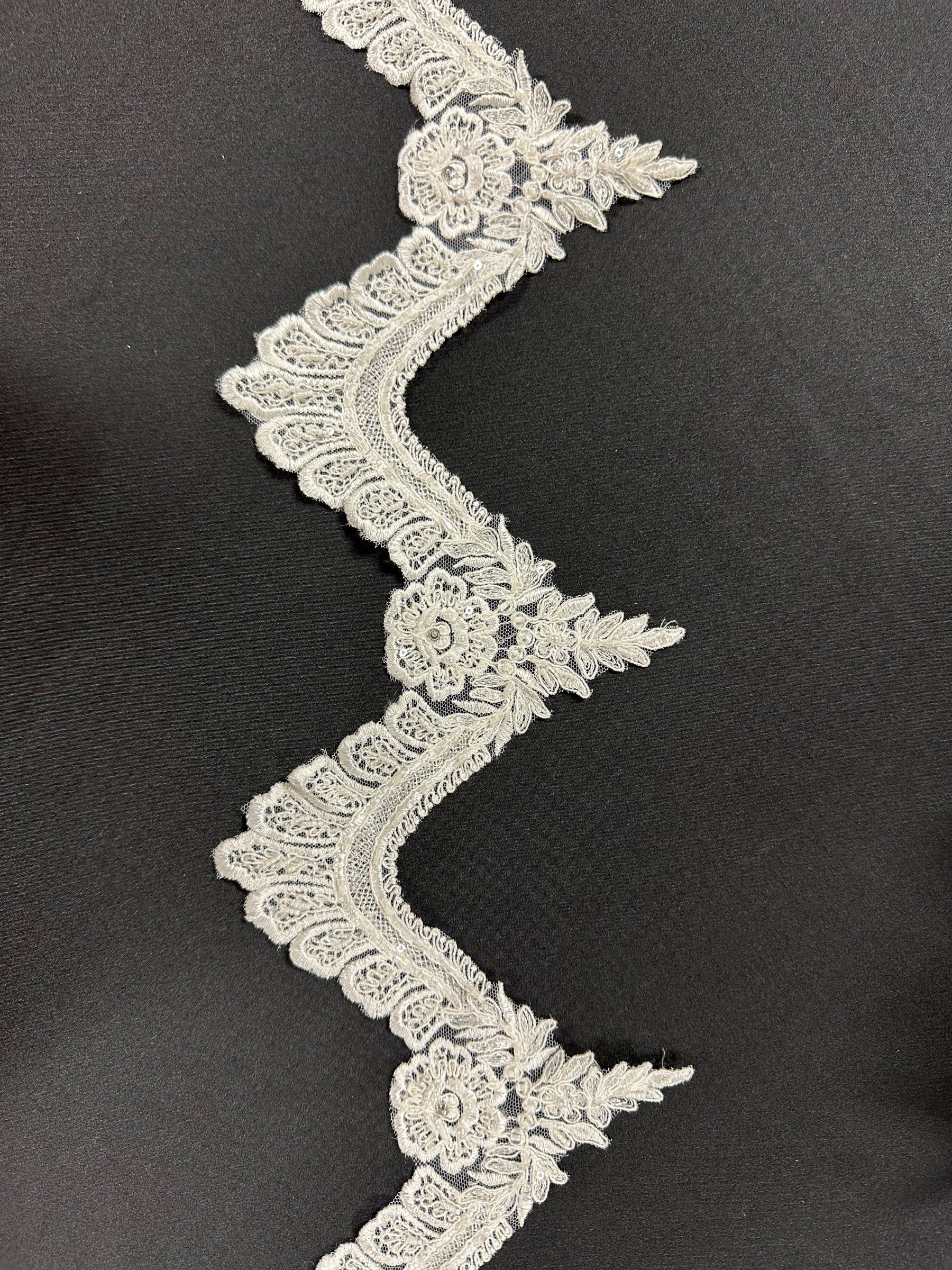 Bordure en dentelle brodée ivoire avec perles - Topiaire