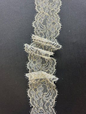 Bordure en dentelle Chantilly ivoire et or - Evelyn