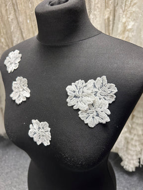 Fleur brodée ivoire (sac de 10)- Pompon