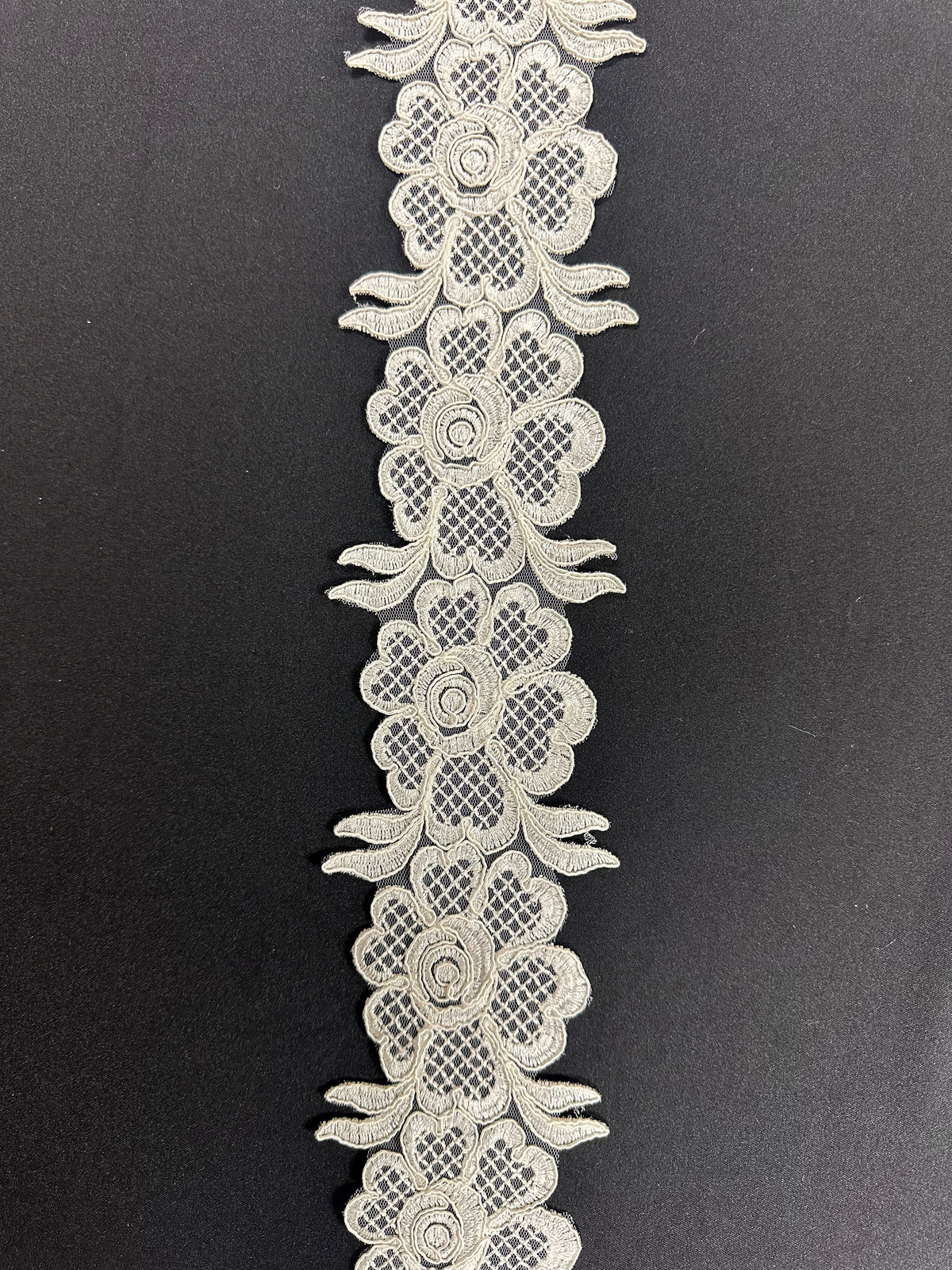 Bordure en dentelle ivoire cordée - Amarylis