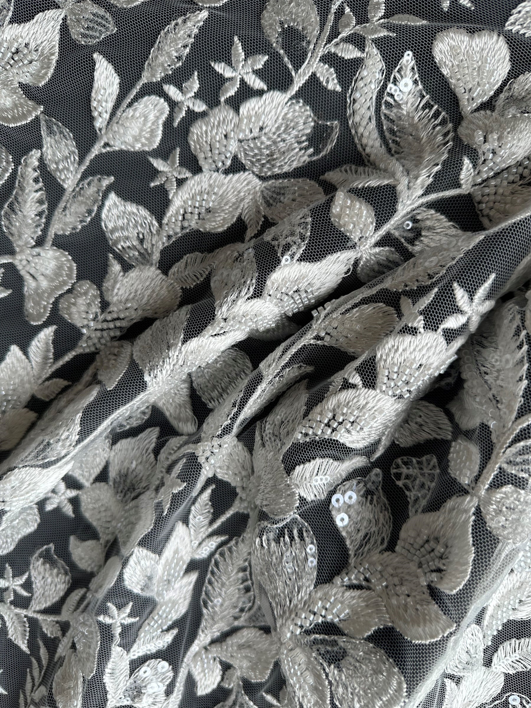 Dentelle brodée de perles ivoire - Cheney