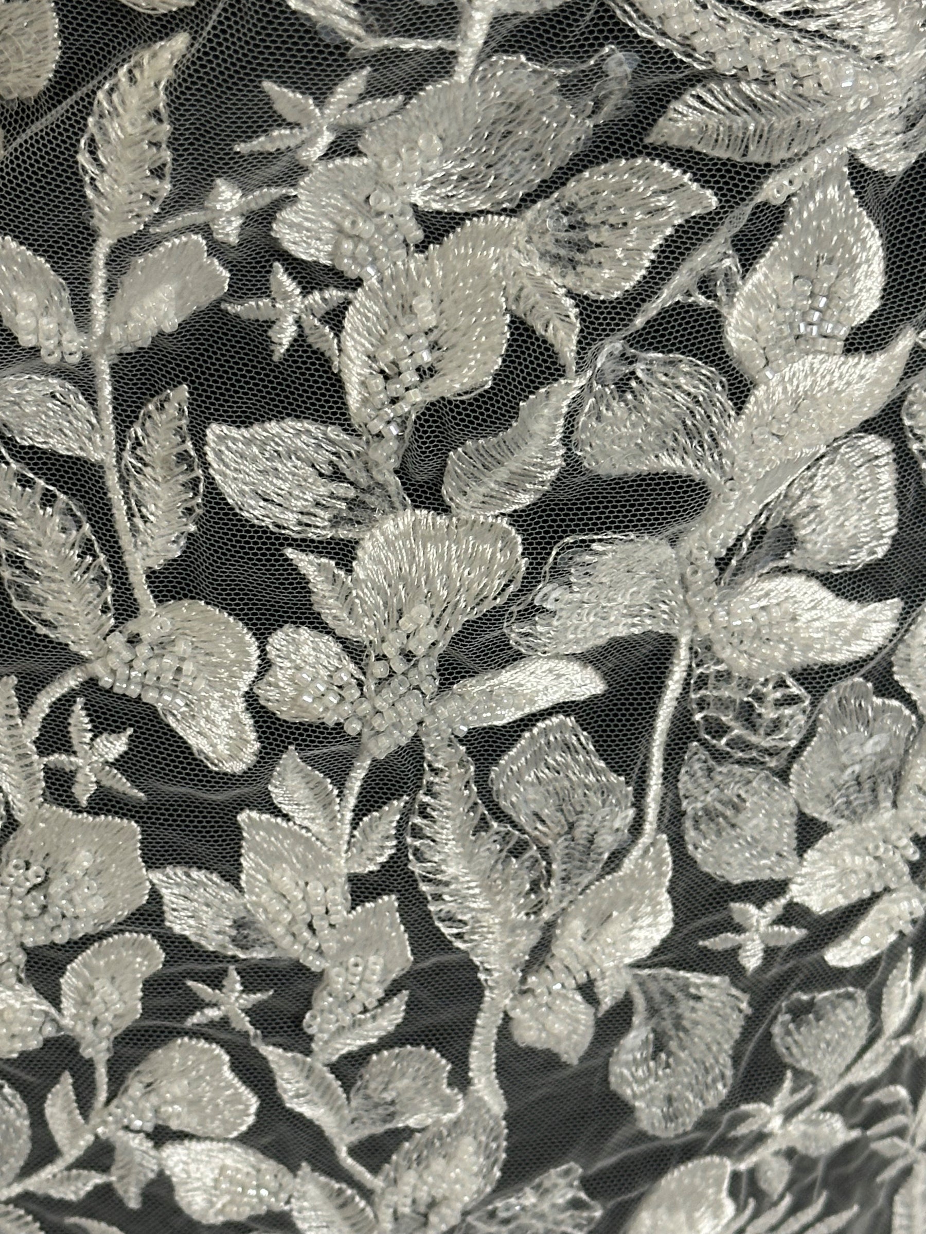 Dentelle brodée de perles ivoire - Cheney