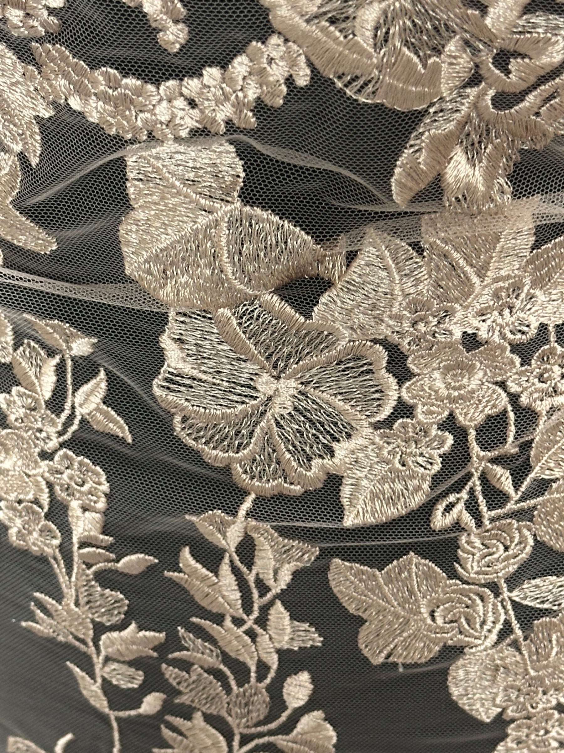 Dentelle brodée caramel - Garbo