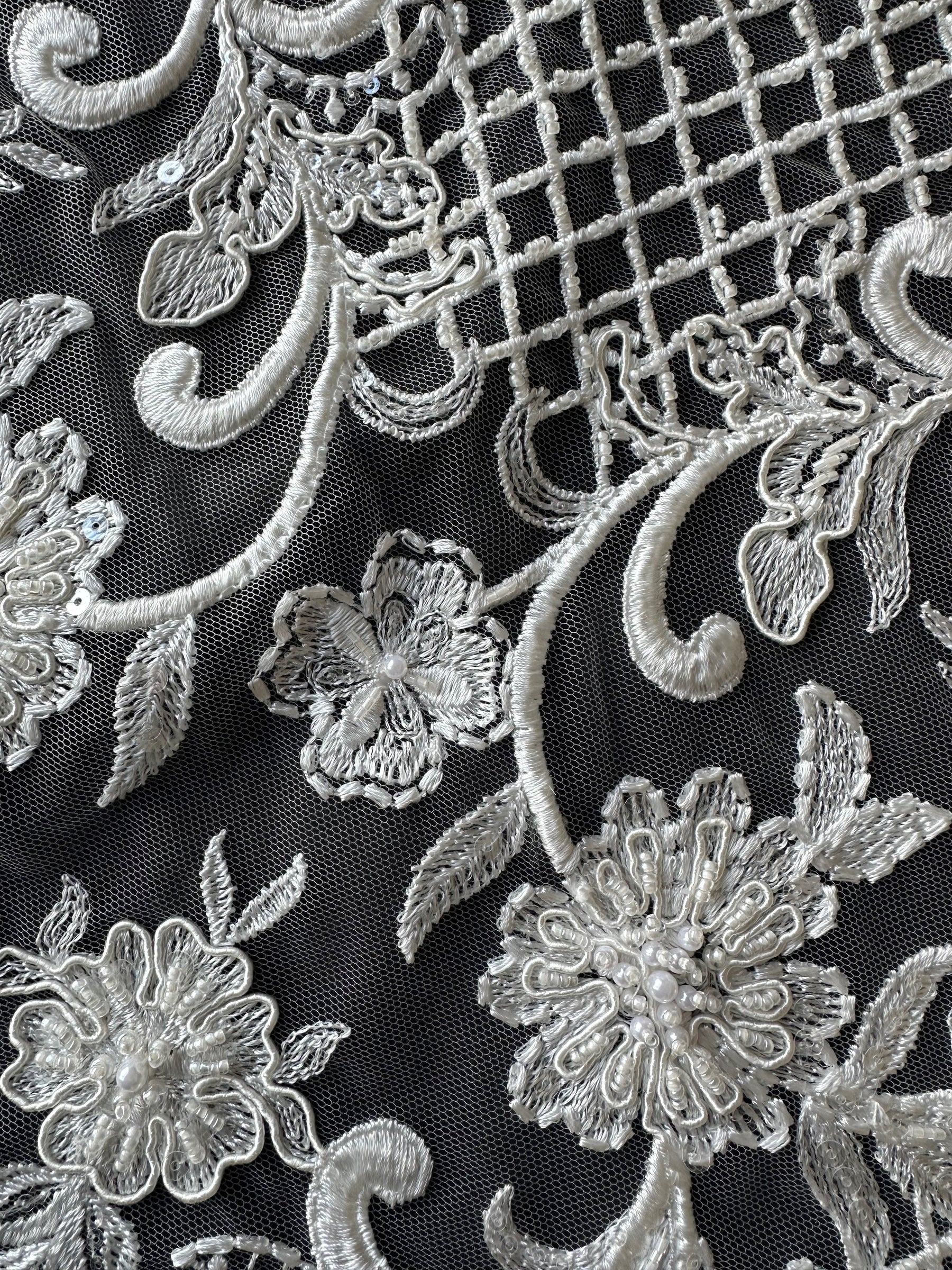 Dentelle à treillis perlée ivoire - Zorb 