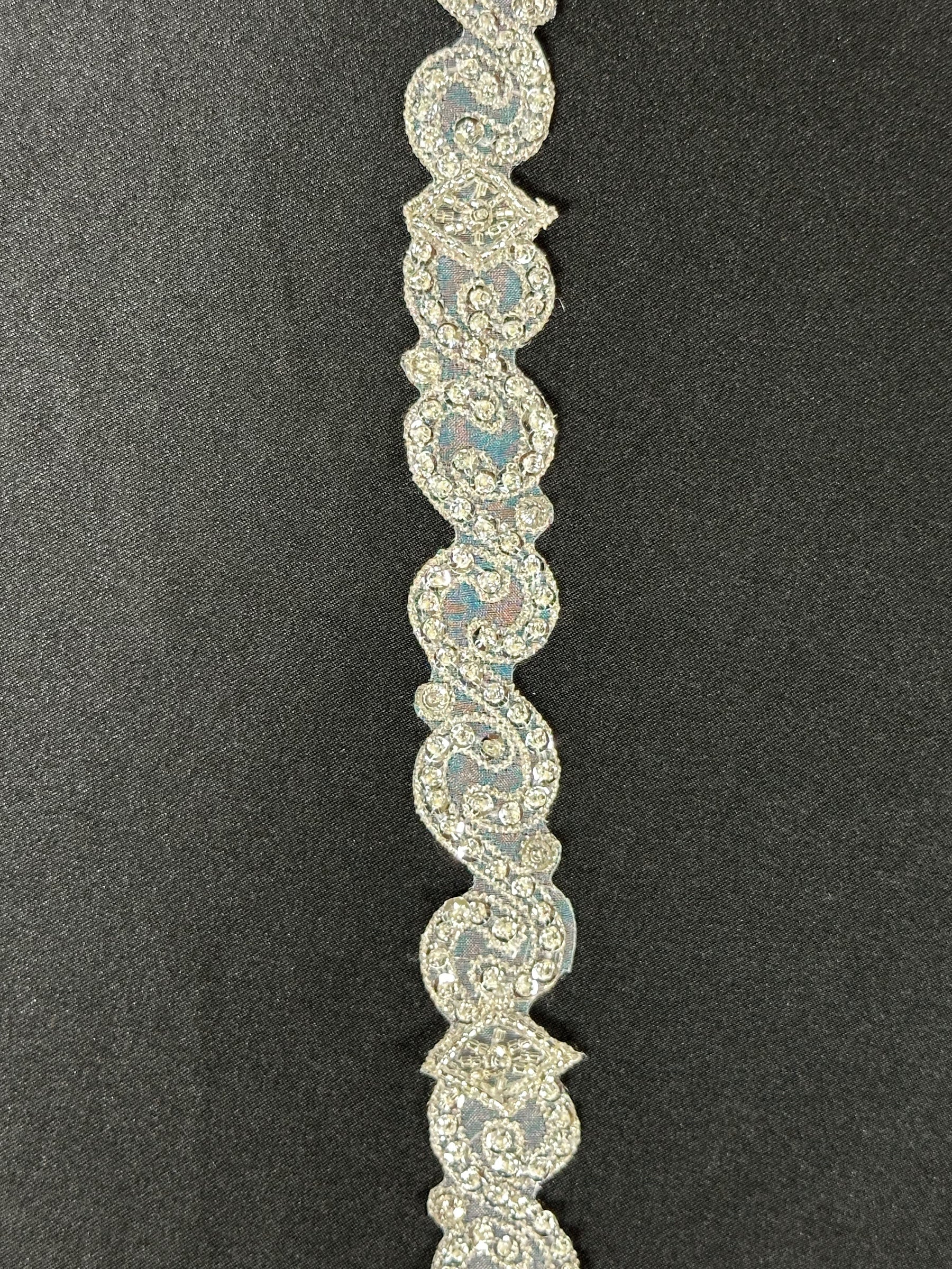 Garniture en cristal ivoire – T 407 (CF)