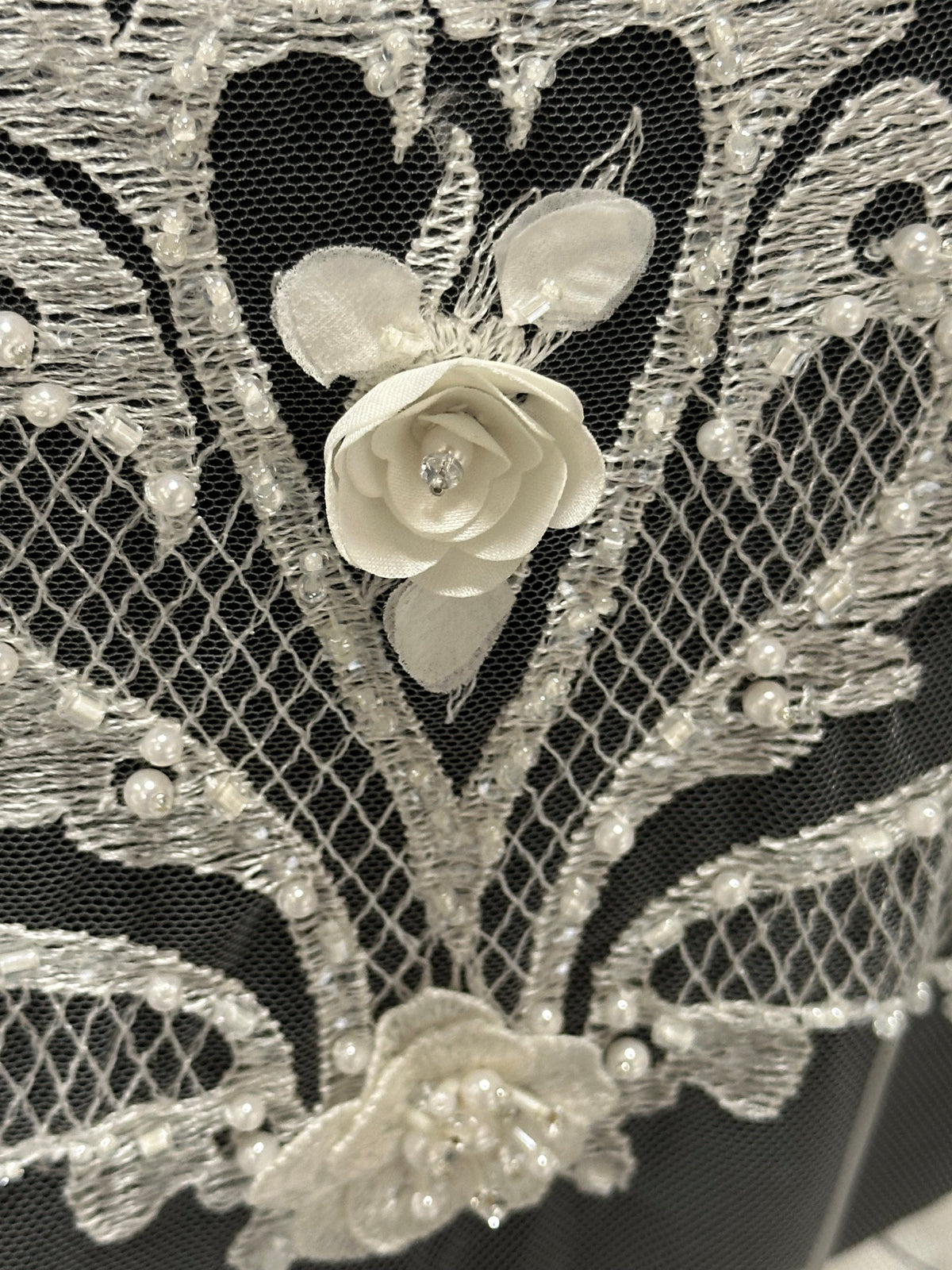 Dentelle Perlée Ivoire – Simone