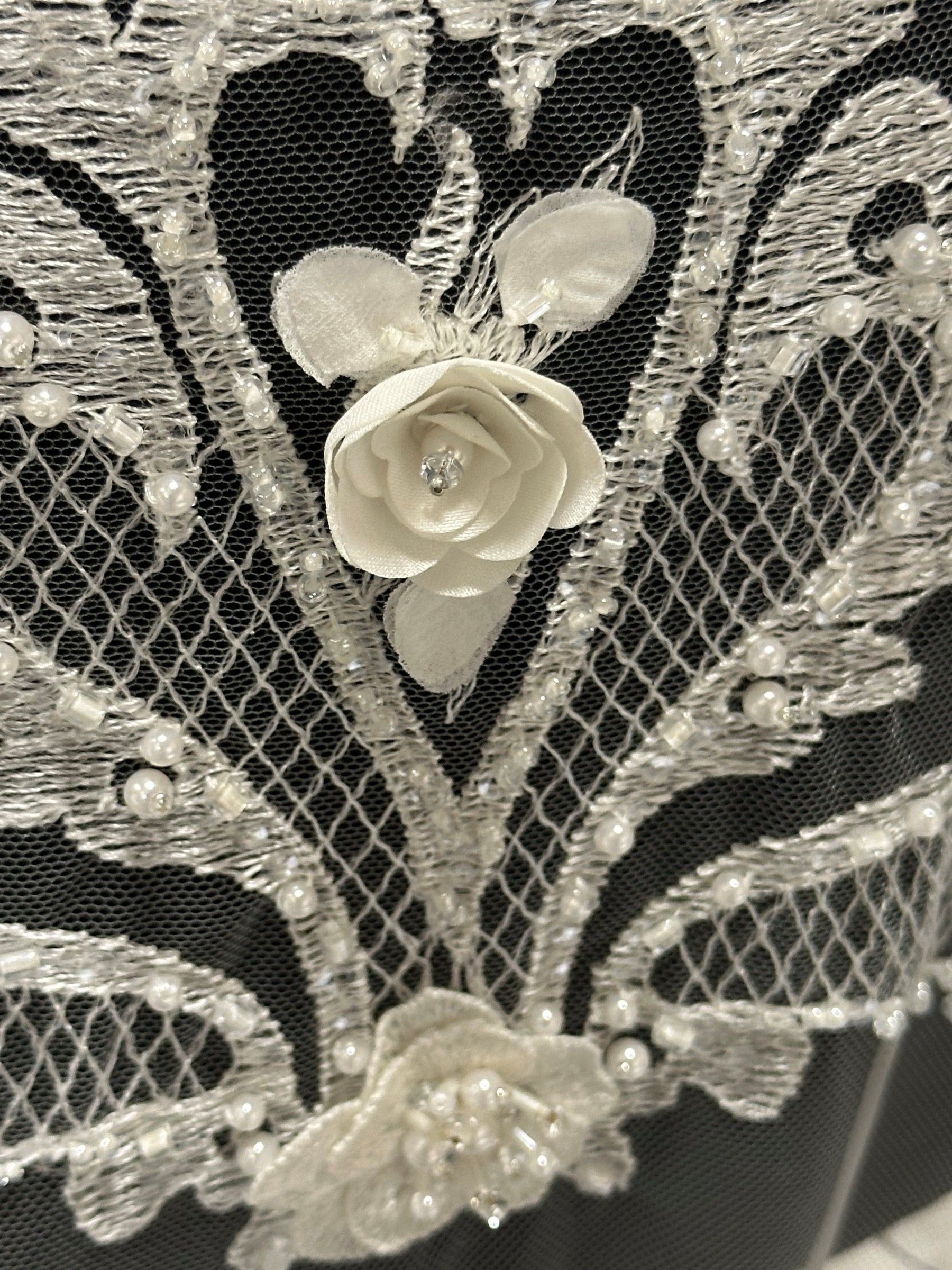 Dentelle Perlée Ivoire – Simone