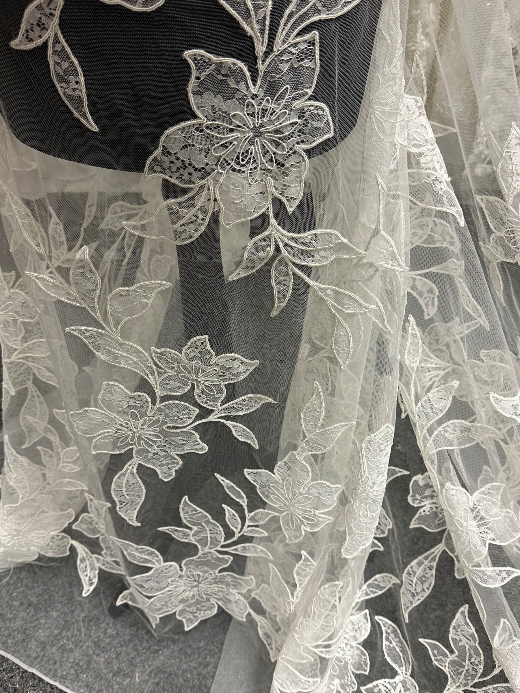 Dentelle contemporaine ivoire à cordon - Sawyer