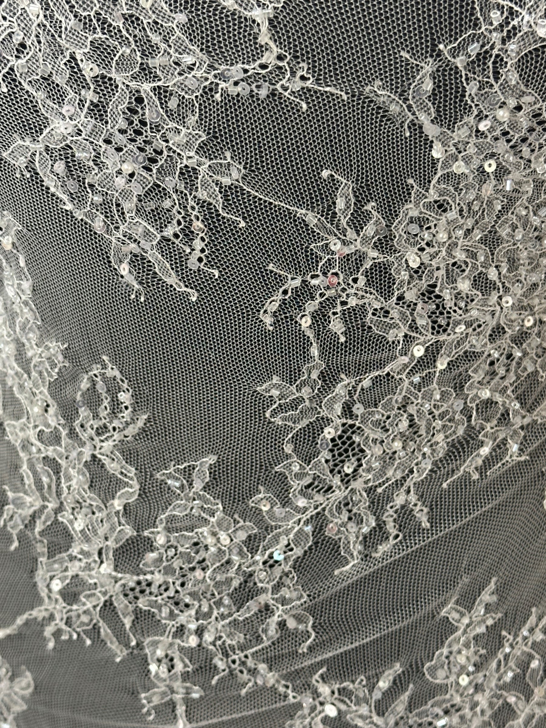 Dentelle Raschel perlée à la main ivoire - Annamarie