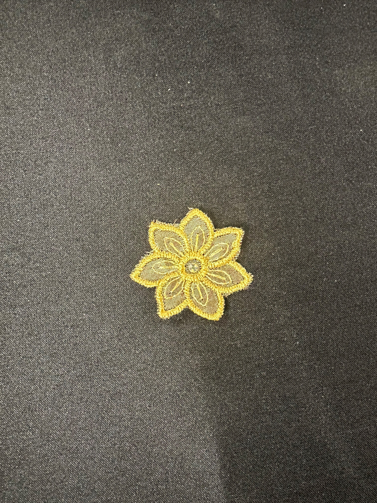 Motif marguerite dorée avec cristaux Swarovski - Aladdin