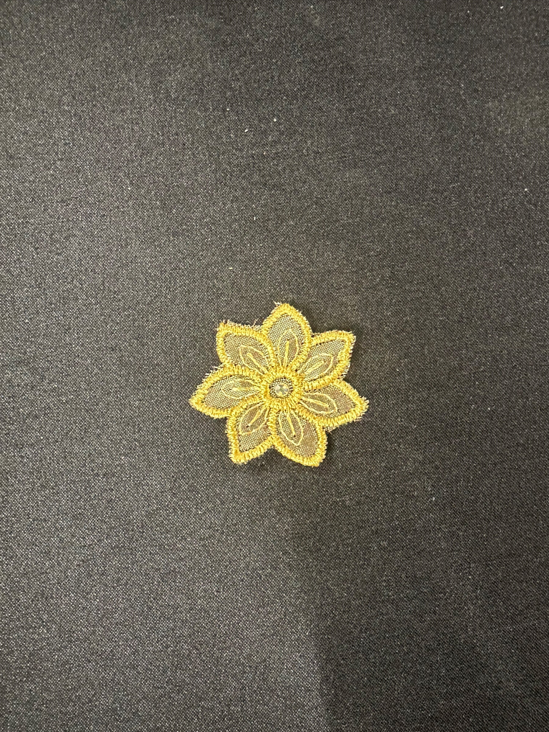 Motif marguerite dorée avec cristaux Swarovski - Aladdin