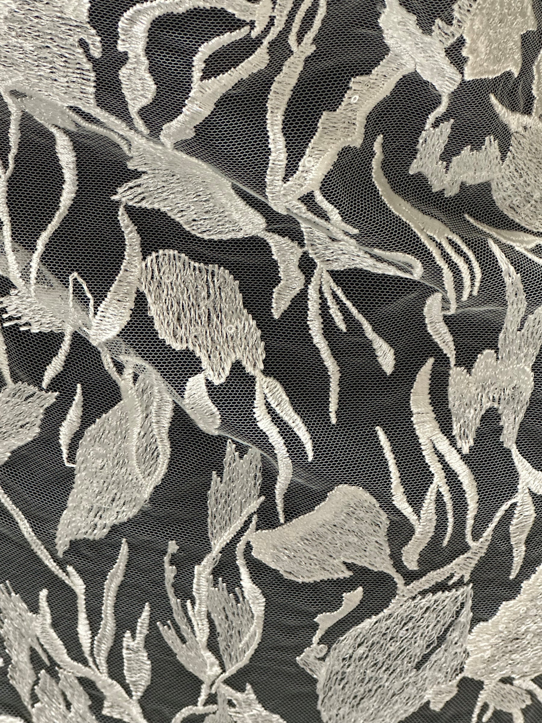 Dentelle brodée ornée de sequins ivoire - Kiora