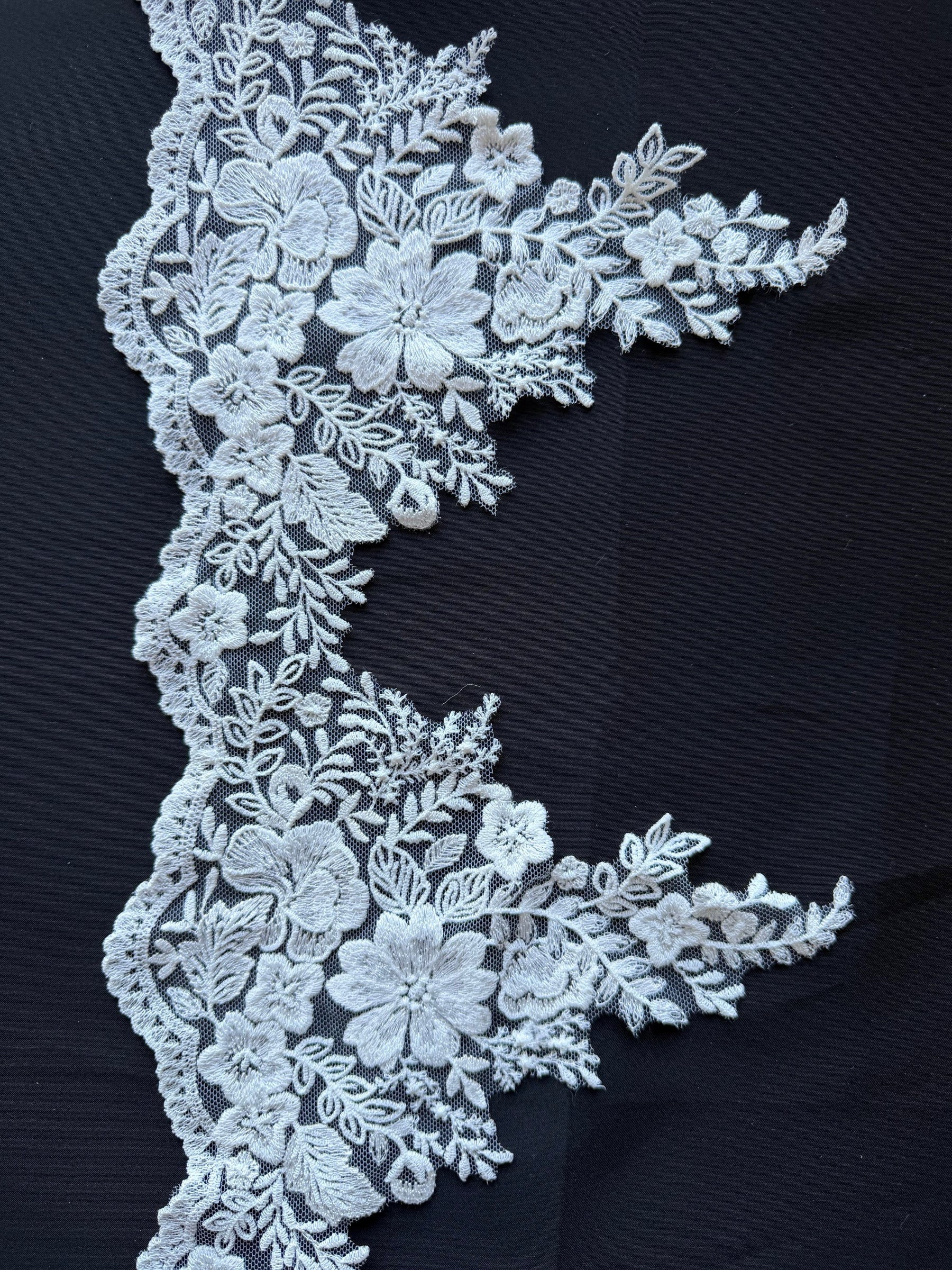 Bordure en dentelle brodée ivoire - EF4017