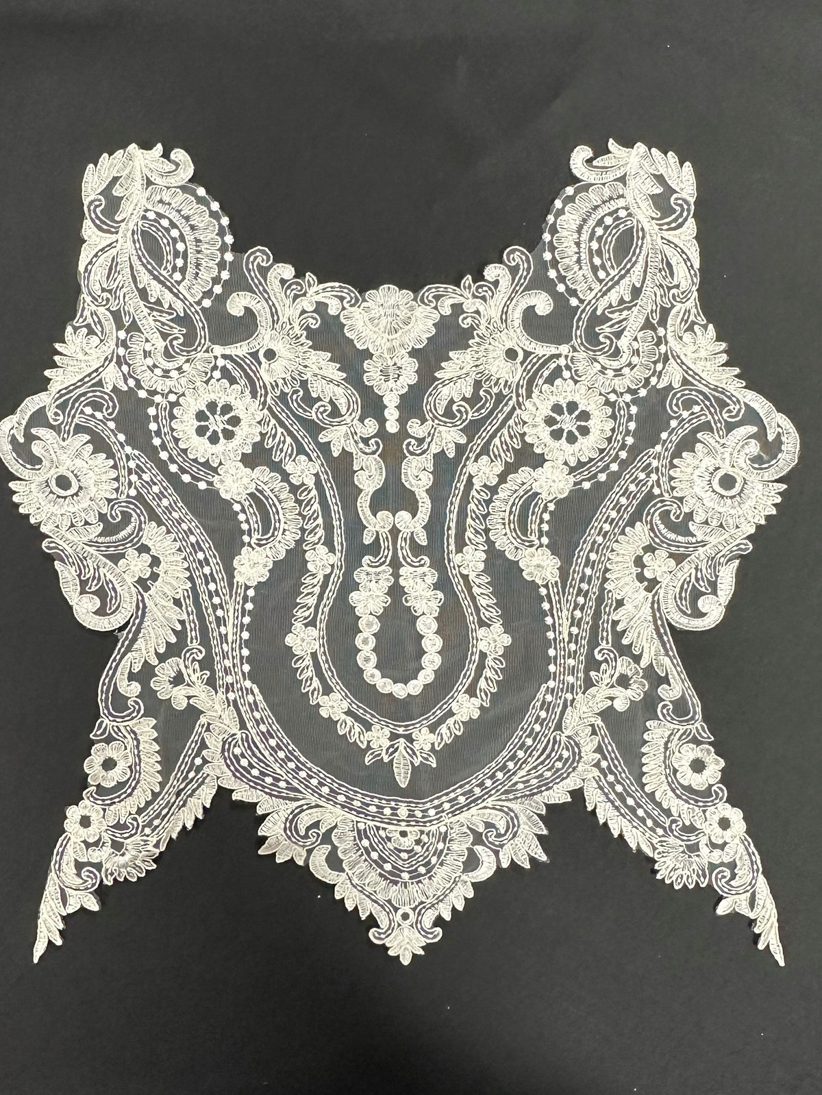 Applique en dentelle ivoire cordée - Aquilegia