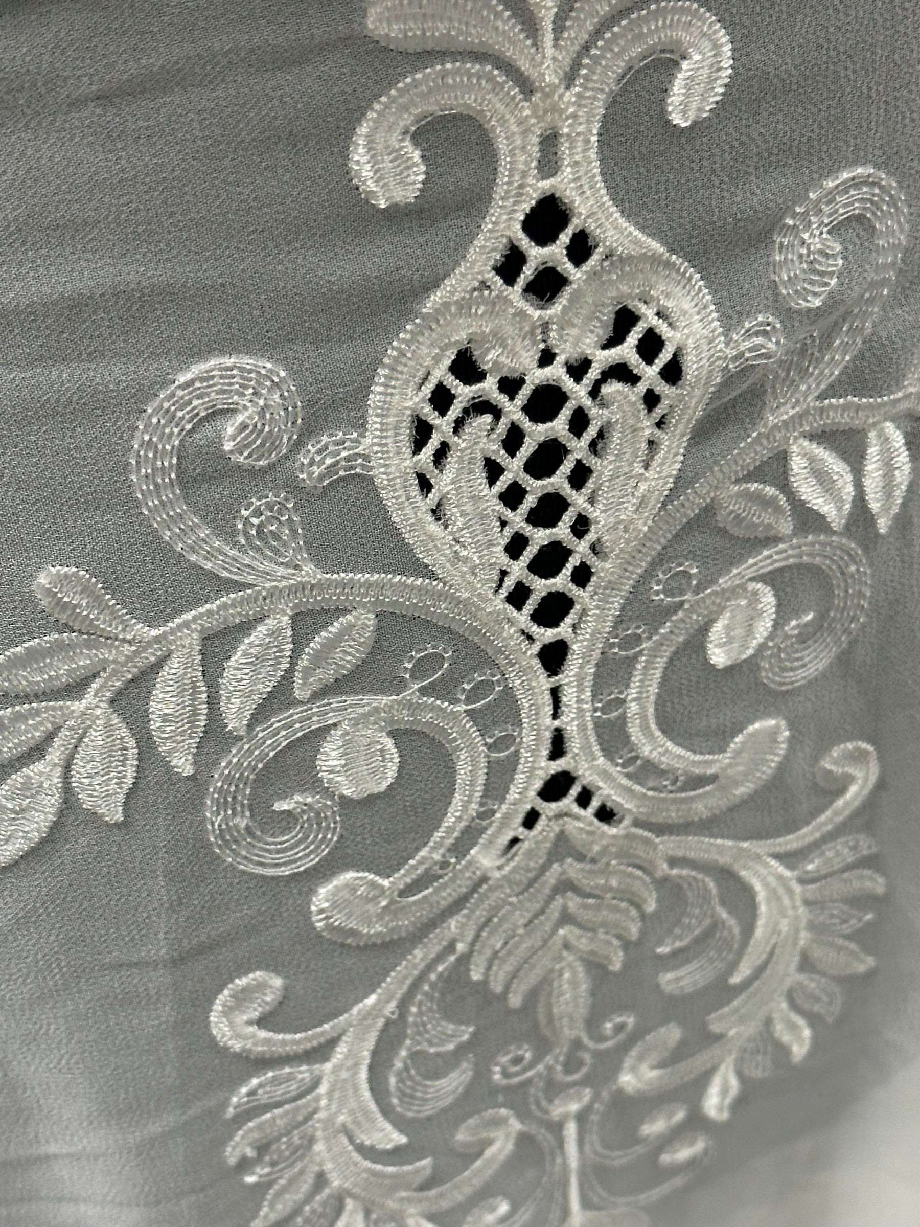 Georgette brodée ivoire - EB6003
