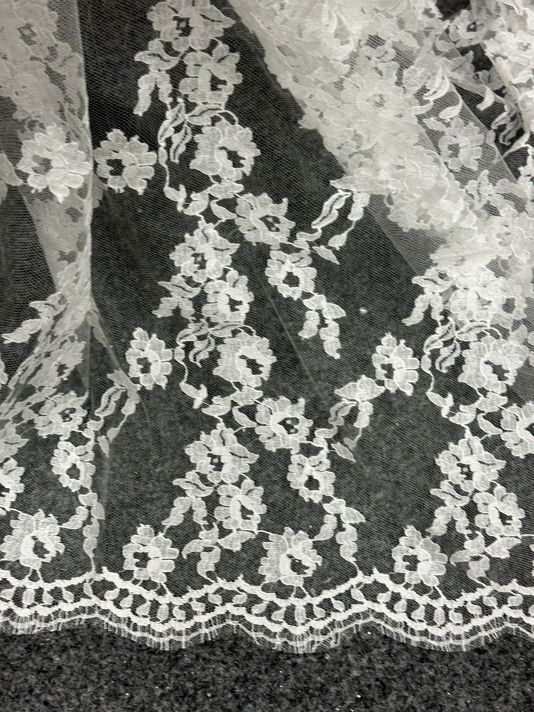 Dentelle Chantilly ivoire - Col rond