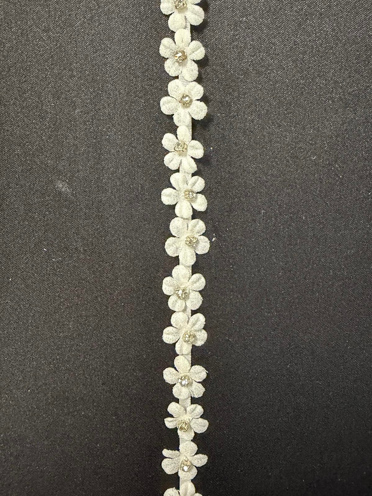 Fleur en georgette 3D ivoire avec bordure en cristal - EH1020