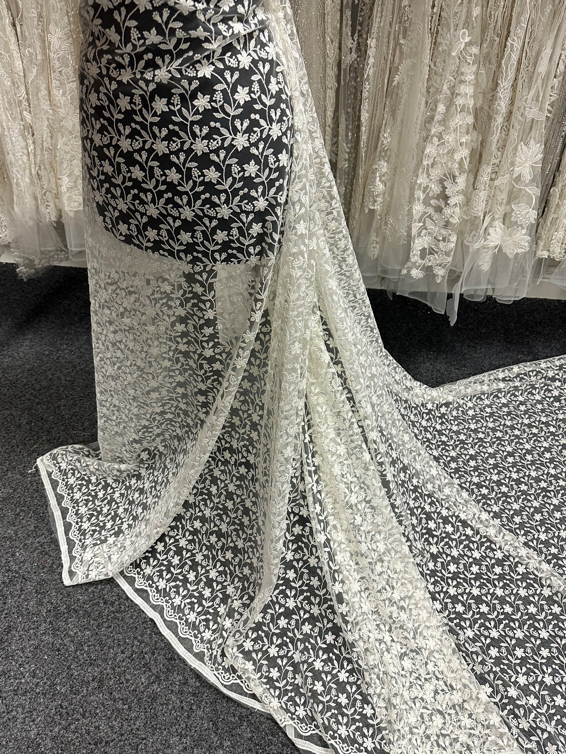 Dentelle florale brodée ivoire - Lizzy