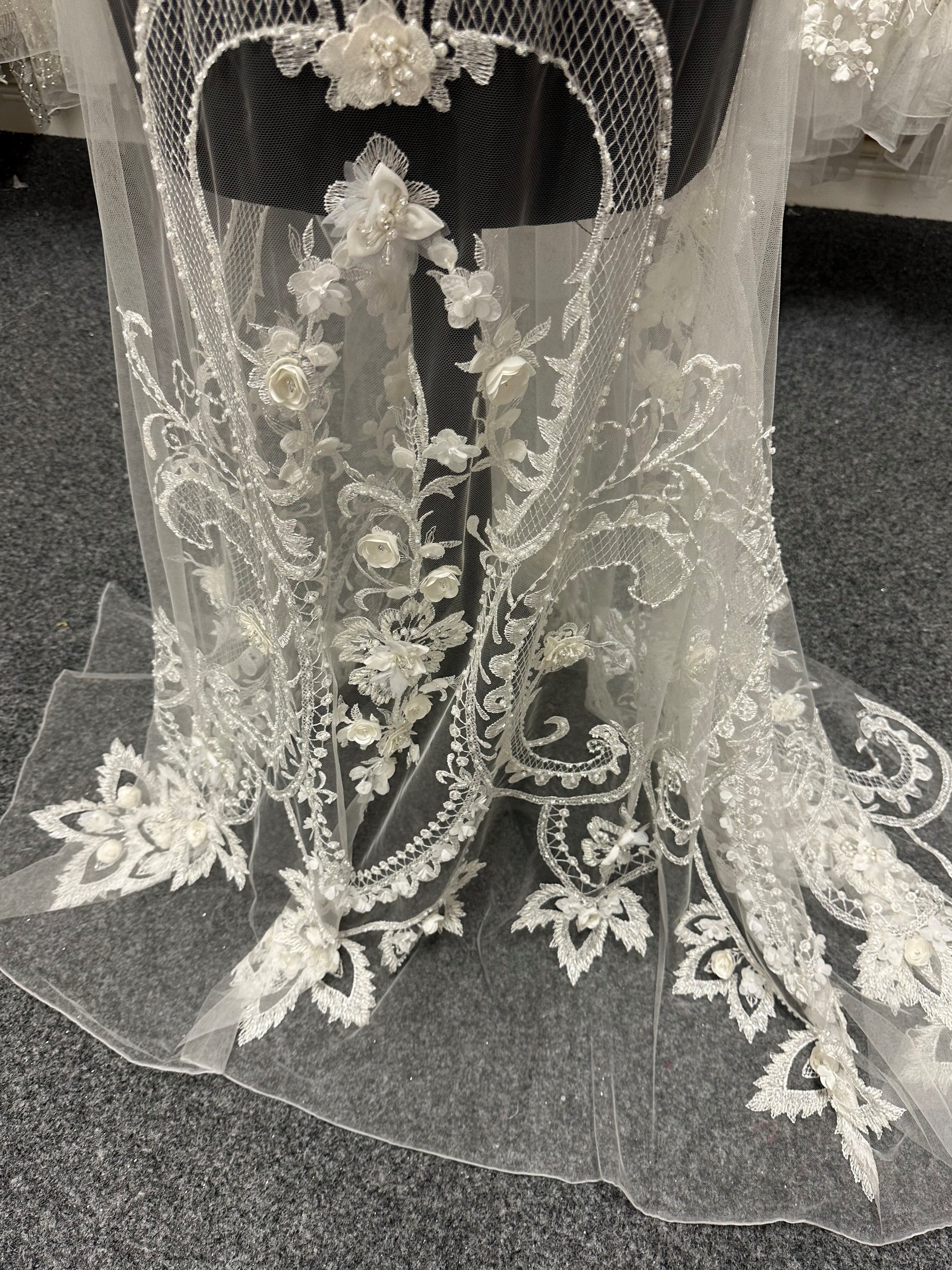 Dentelle Perlée Ivoire – Simone