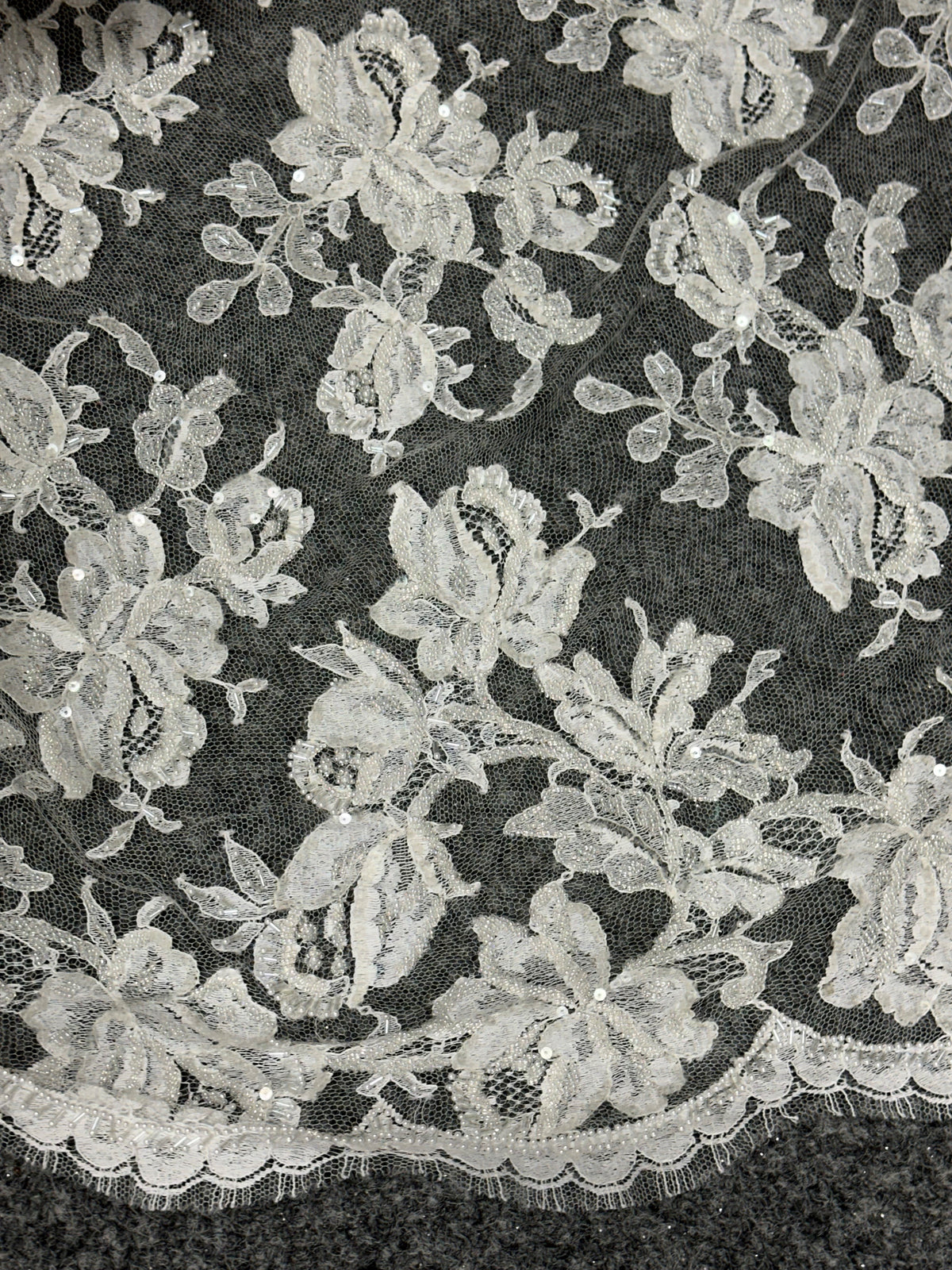 Dentelle de Chantilly ornée d'ivoire - Henri
