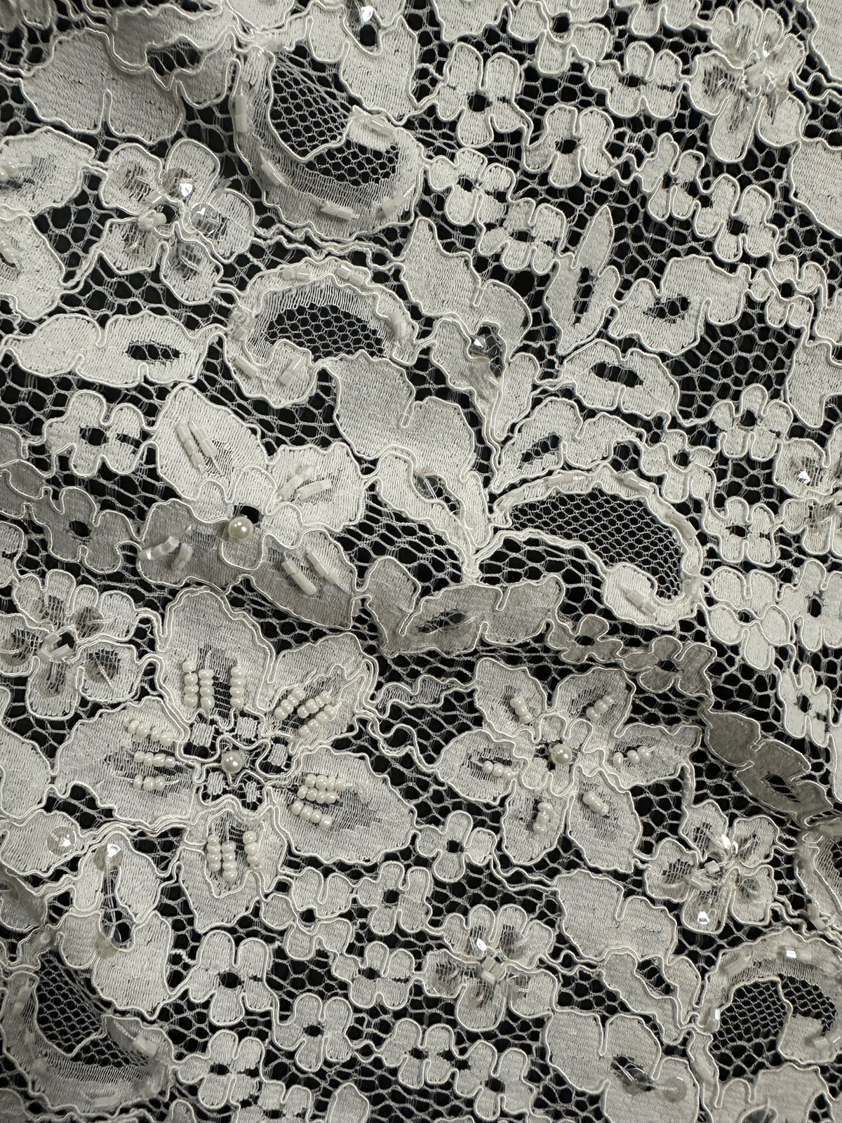 Dentelle ivoire perlée et cordée - Autriche