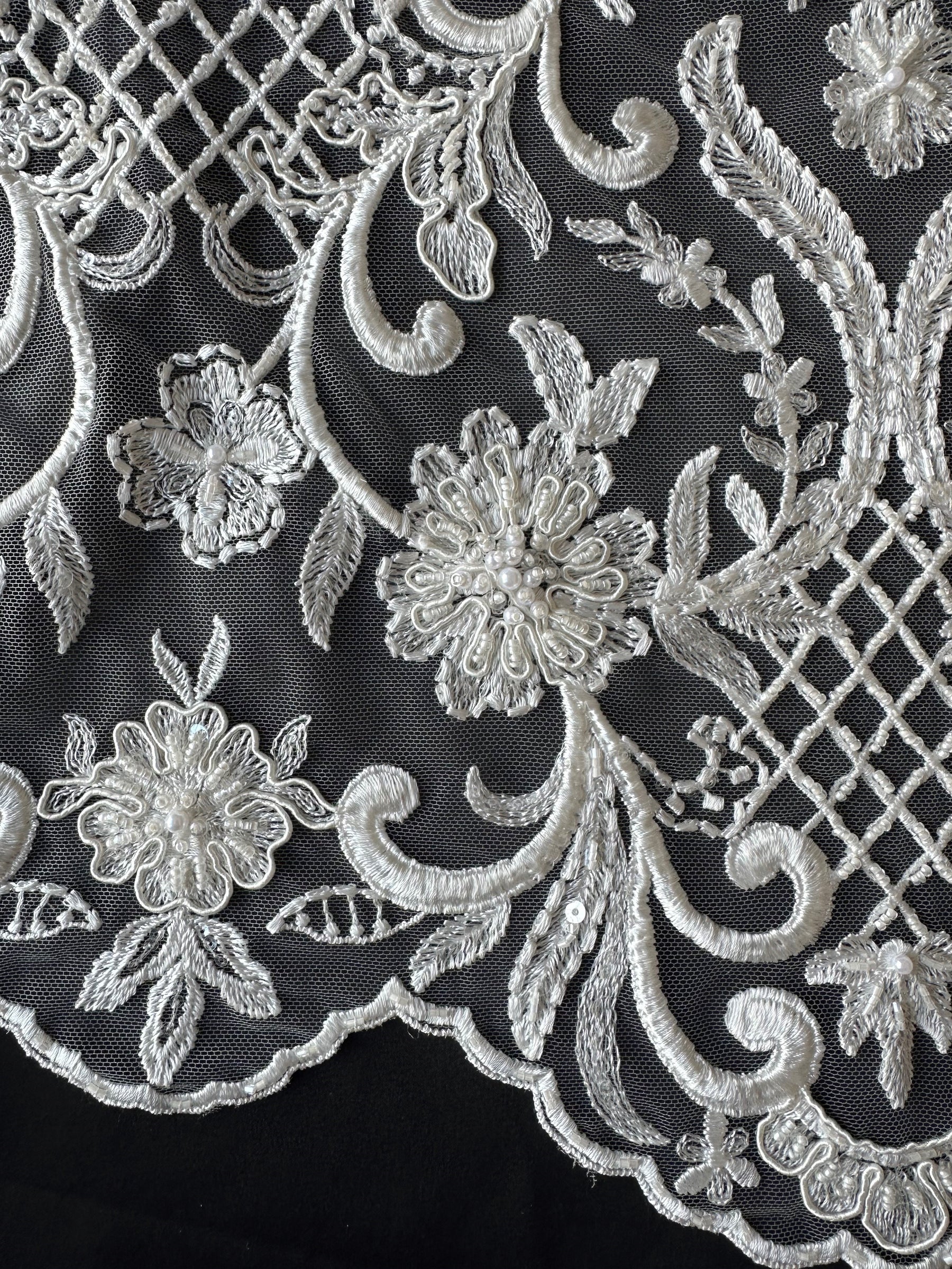 Dentelle à treillis perlée ivoire - Zorb 