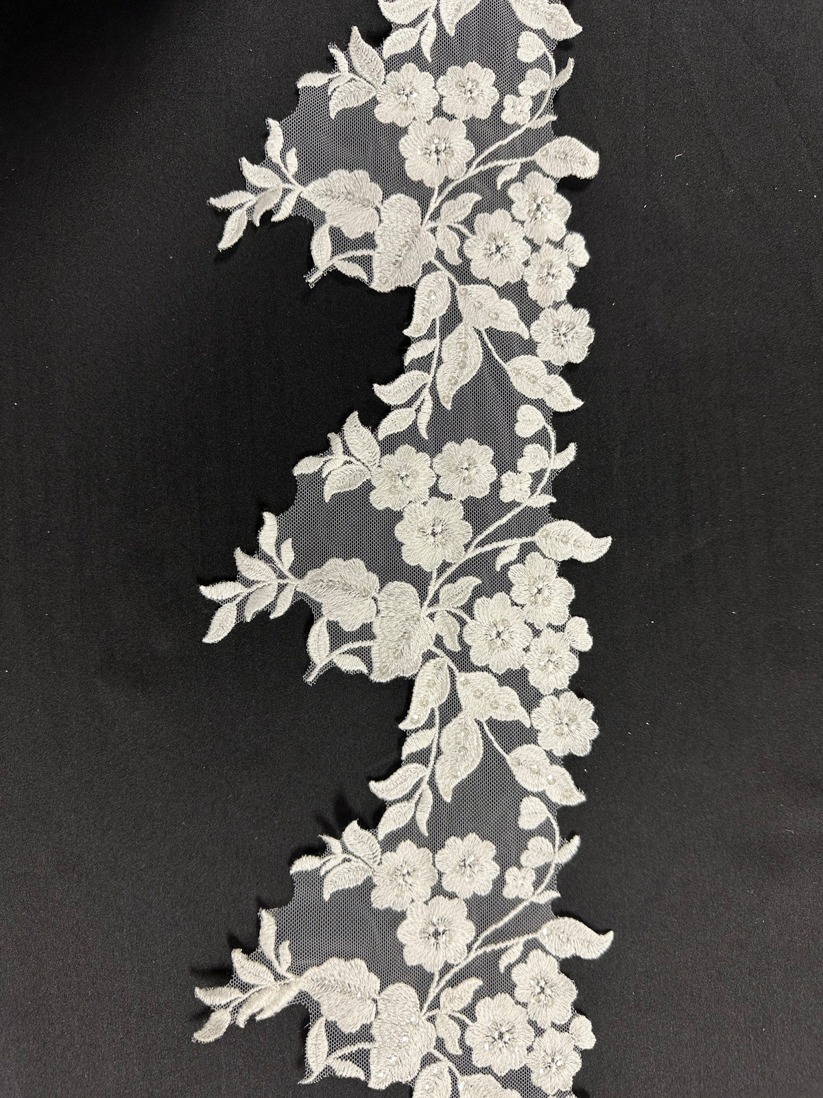 Bordure en dentelle à paillettes ivoire - Giddy