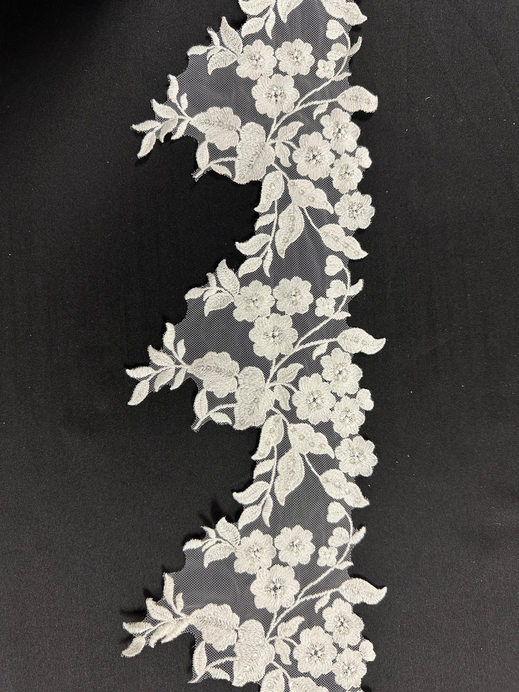 Bordure en dentelle à paillettes ivoire - Giddy