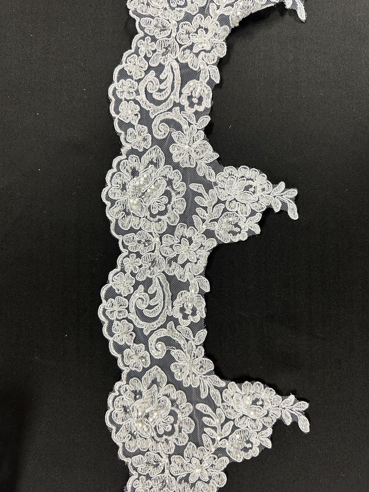 Bordure en dentelle blanche perlée et cordée - Noisy