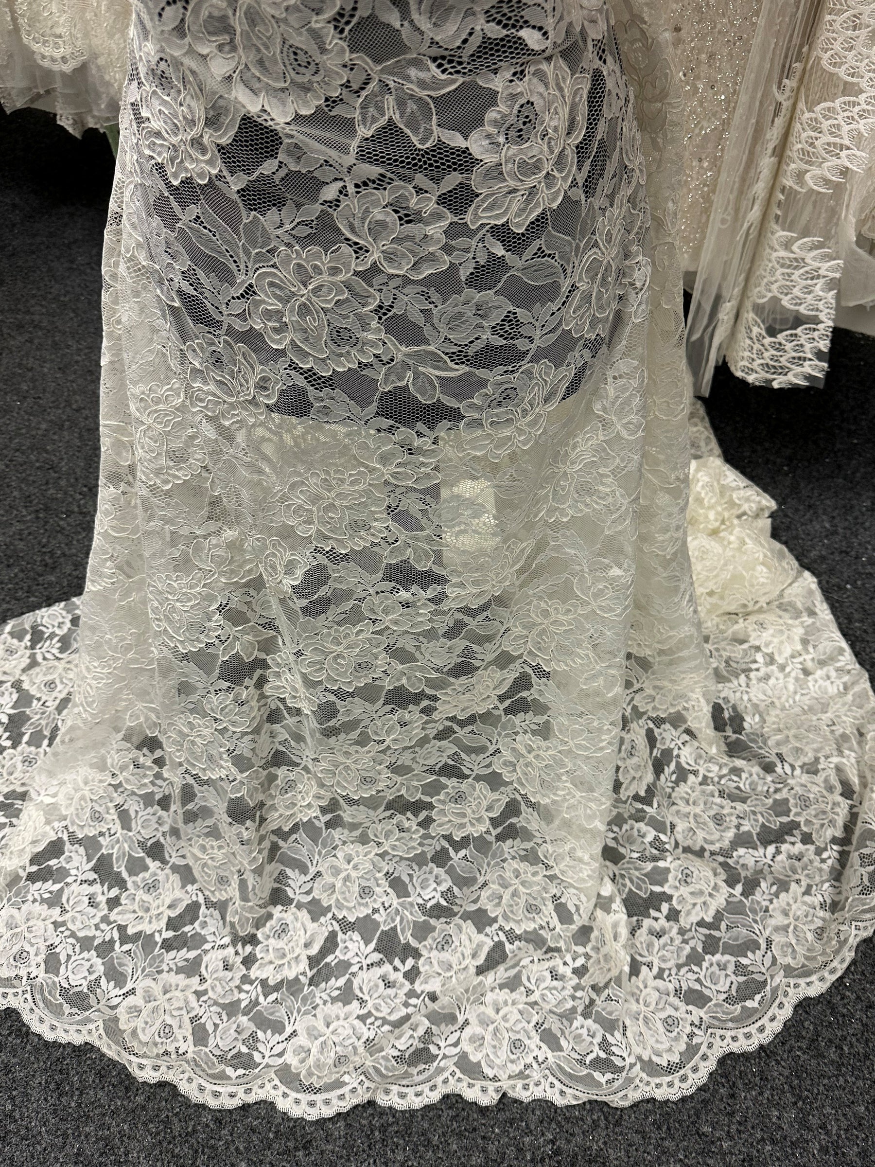 Dentelle cordée ivoire - P213