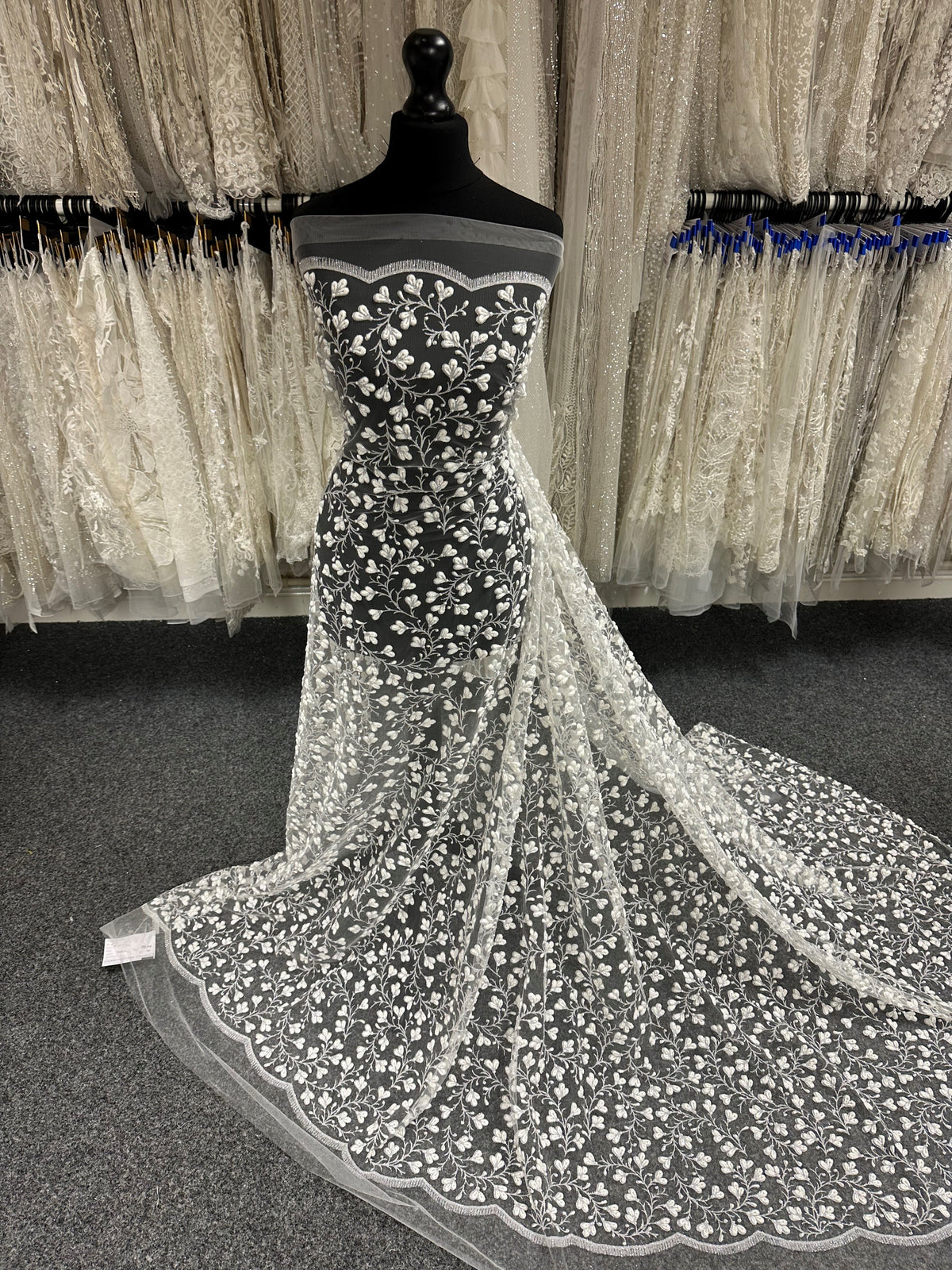 Dentelle bouffante à paillettes ivoire - Kira