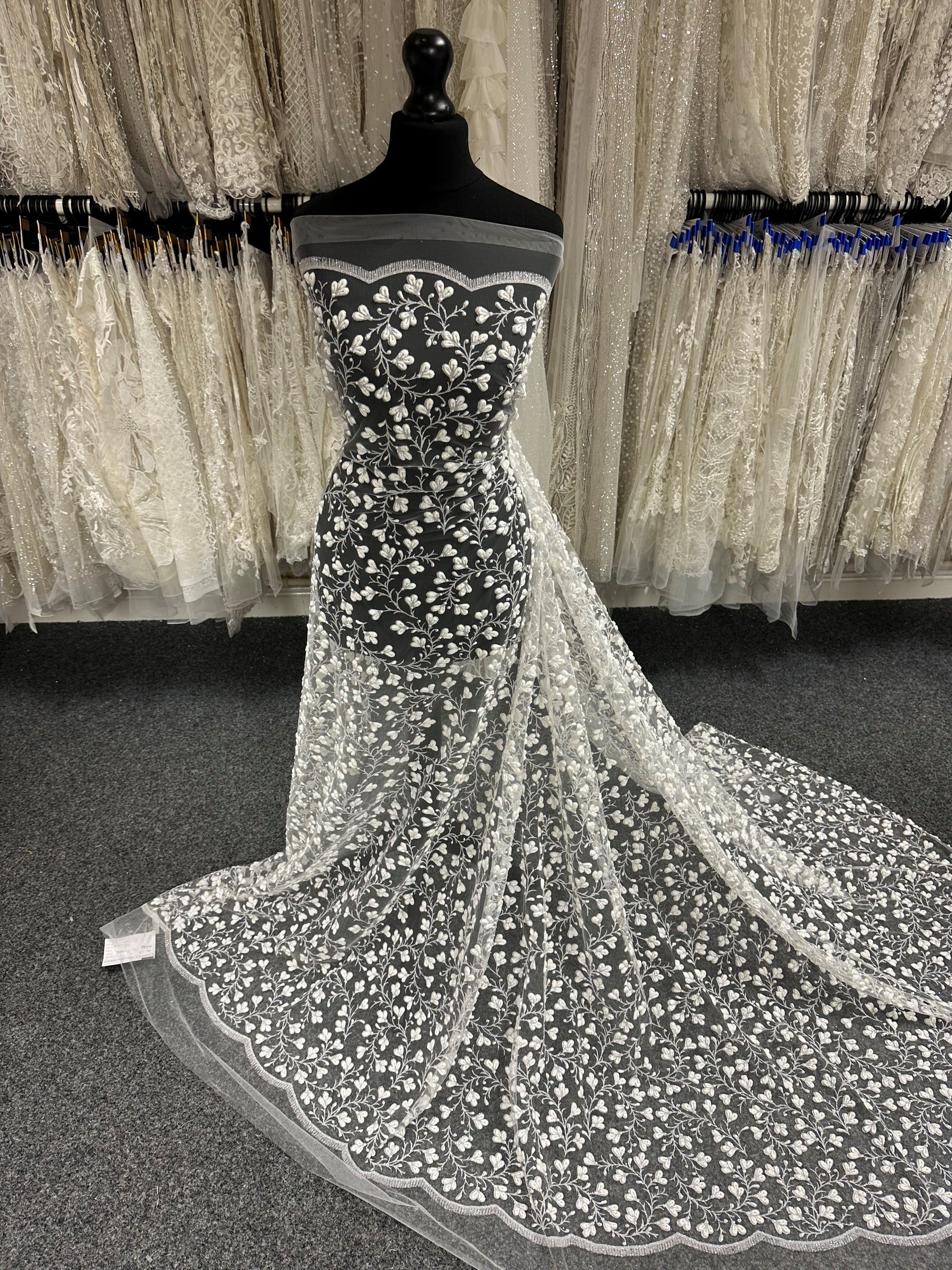 Dentelle bouffante à paillettes ivoire - Kira