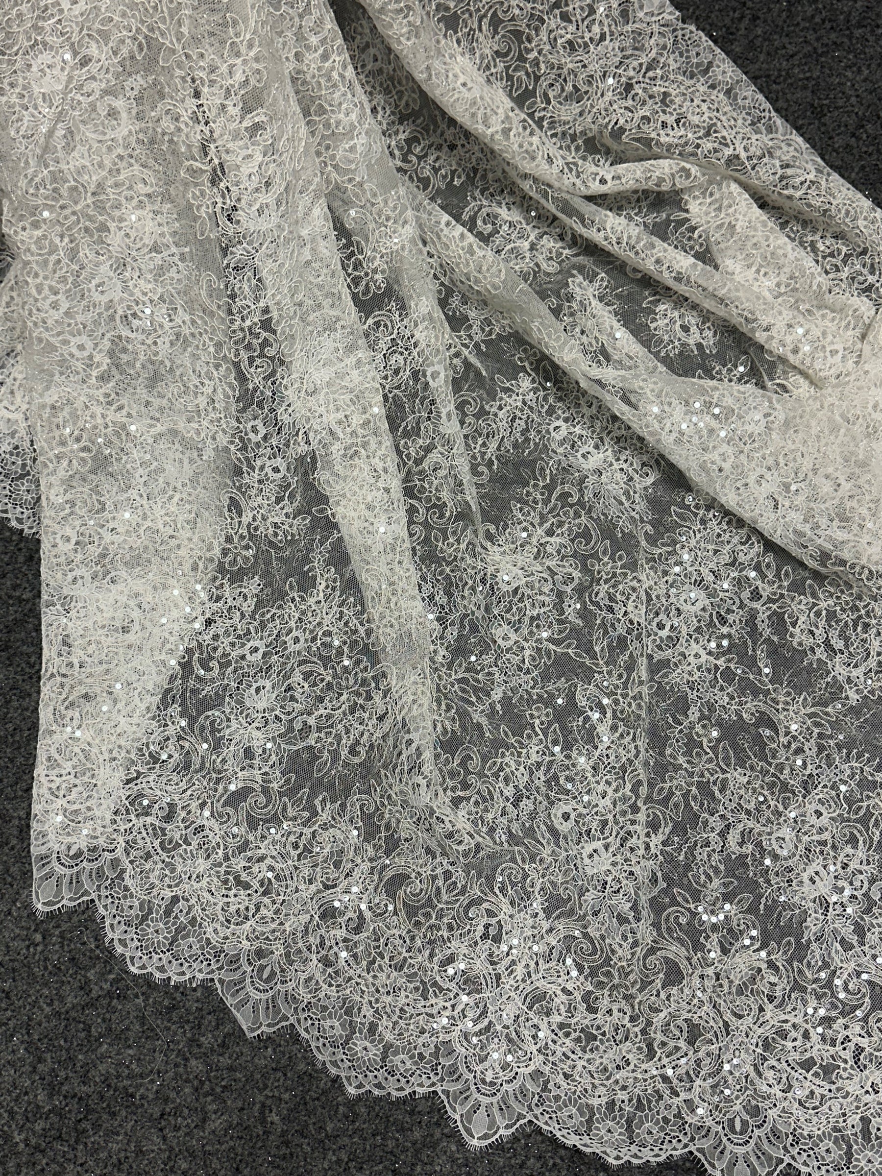 Dentelle ivoire à cordons et paillettes - Muffin