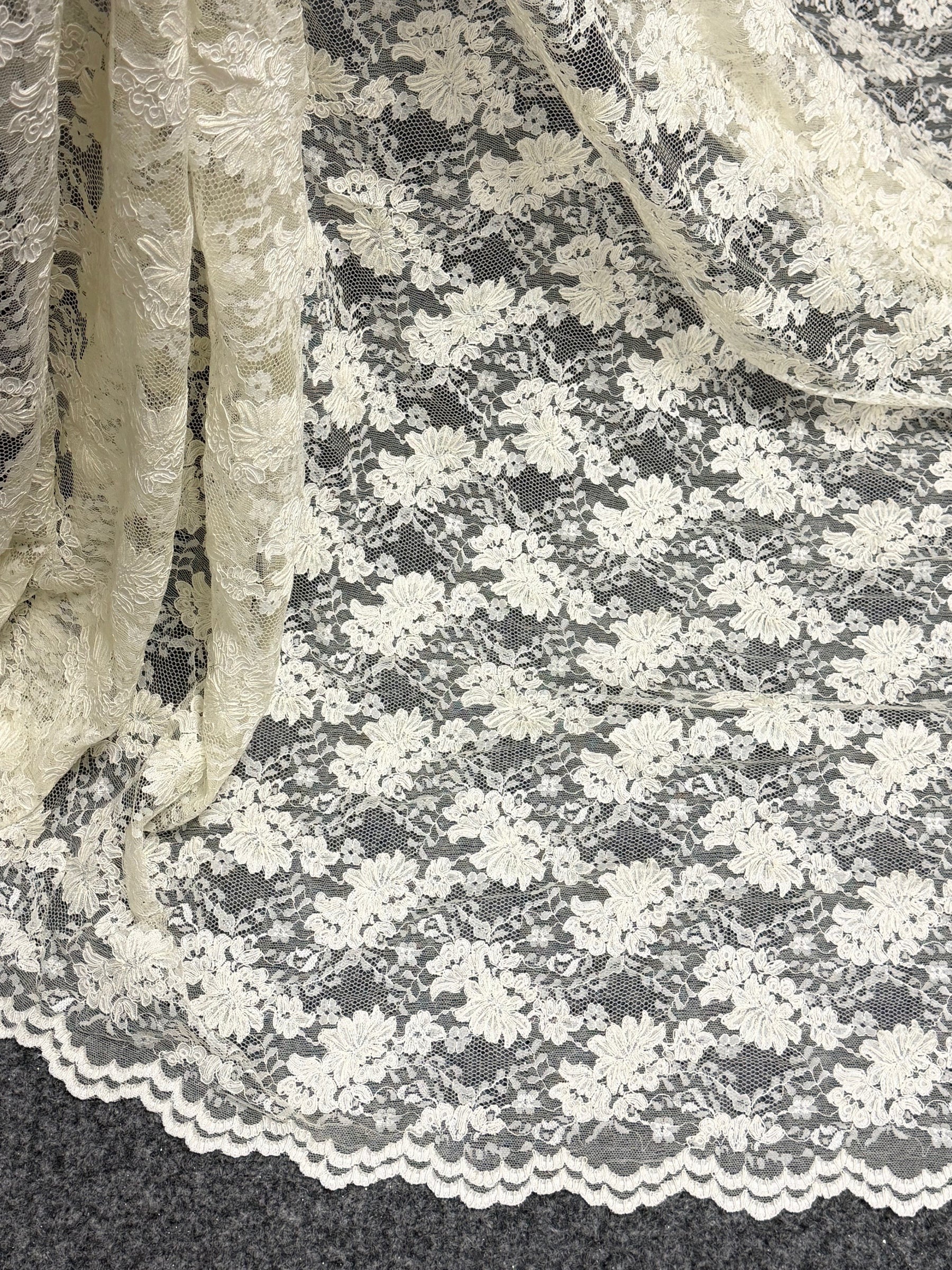 Dentelle de mariée cordée ivoire foncé - P379