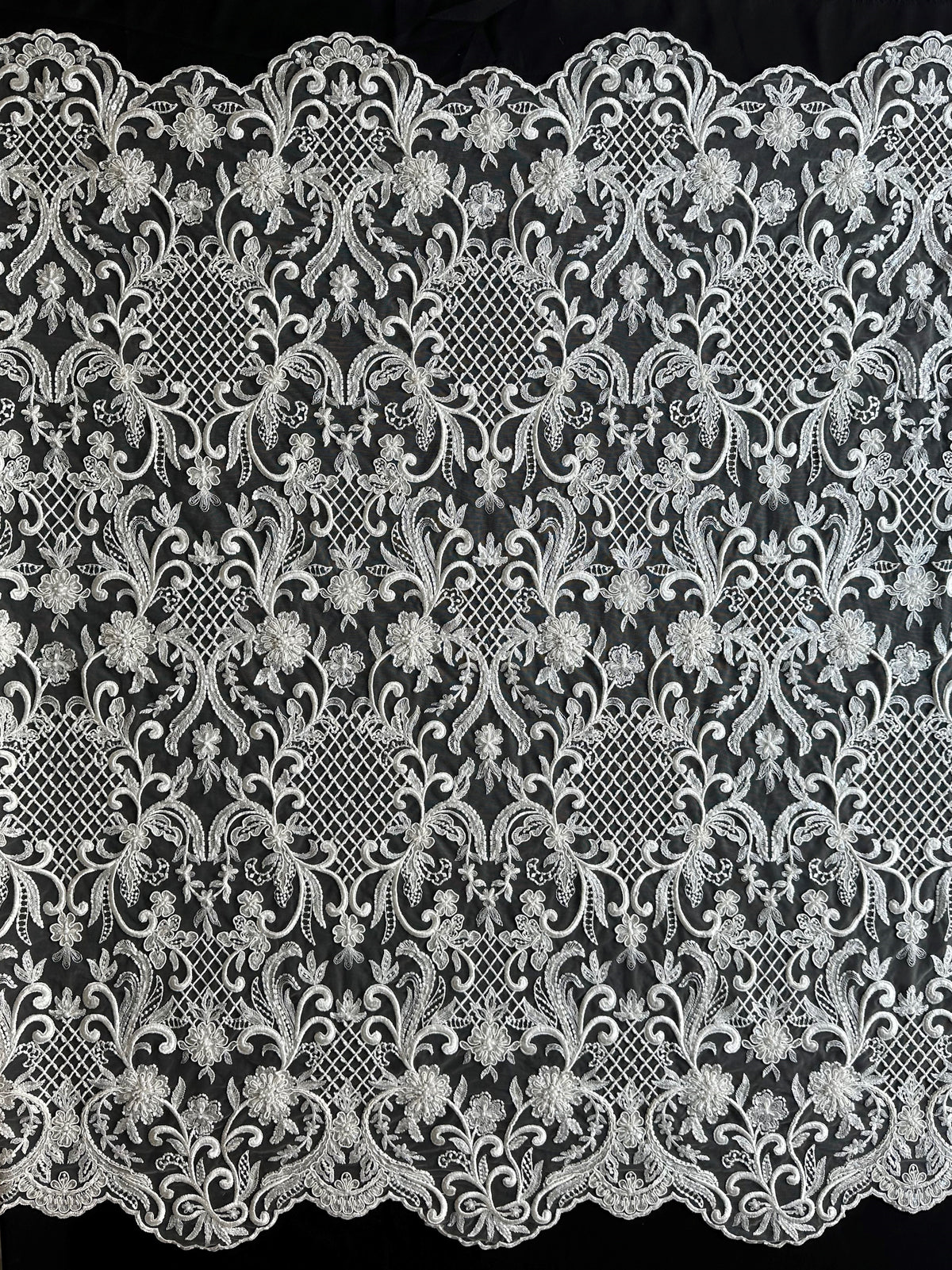 Dentelle à treillis perlée ivoire - Zorb 