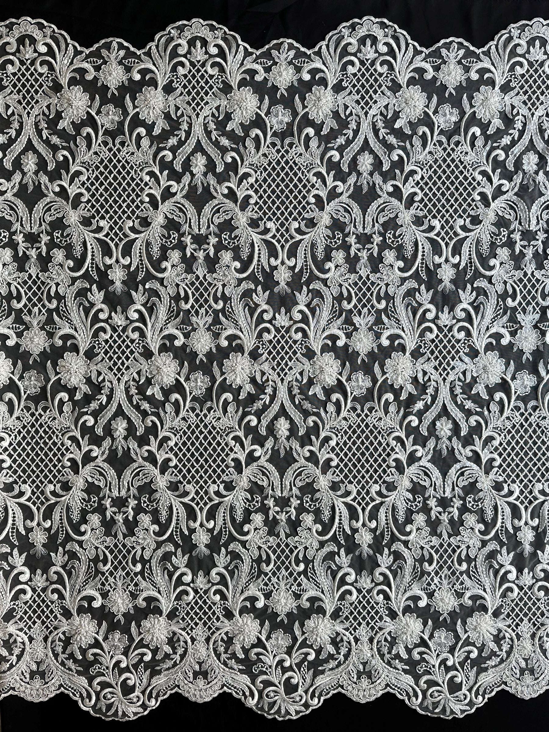 Dentelle à treillis perlée ivoire - Zorb 