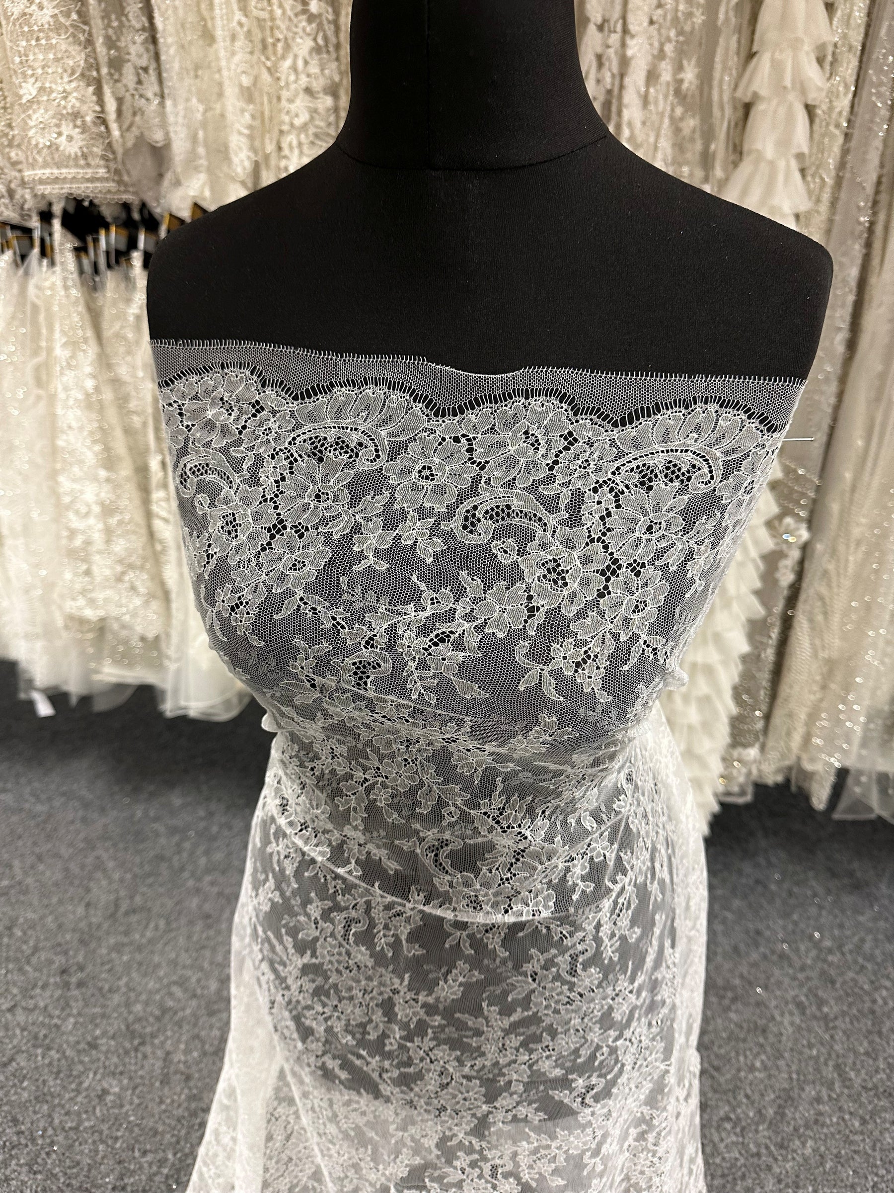 Dentelle Chantilly ivoire - Diallo