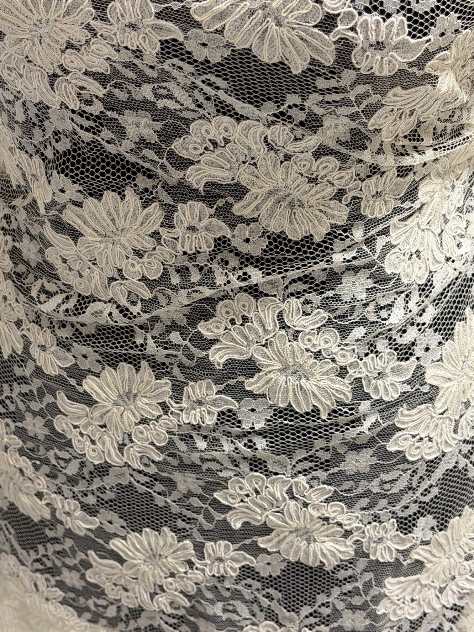 Dentelle de mariée cordée ivoire foncé - P379