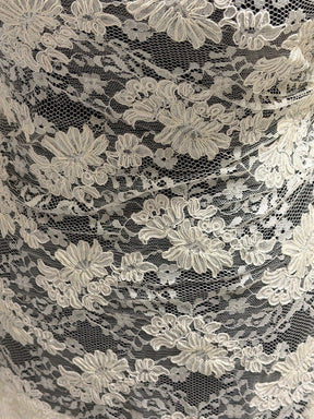 Dentelle de mariée cordée ivoire foncé - P379