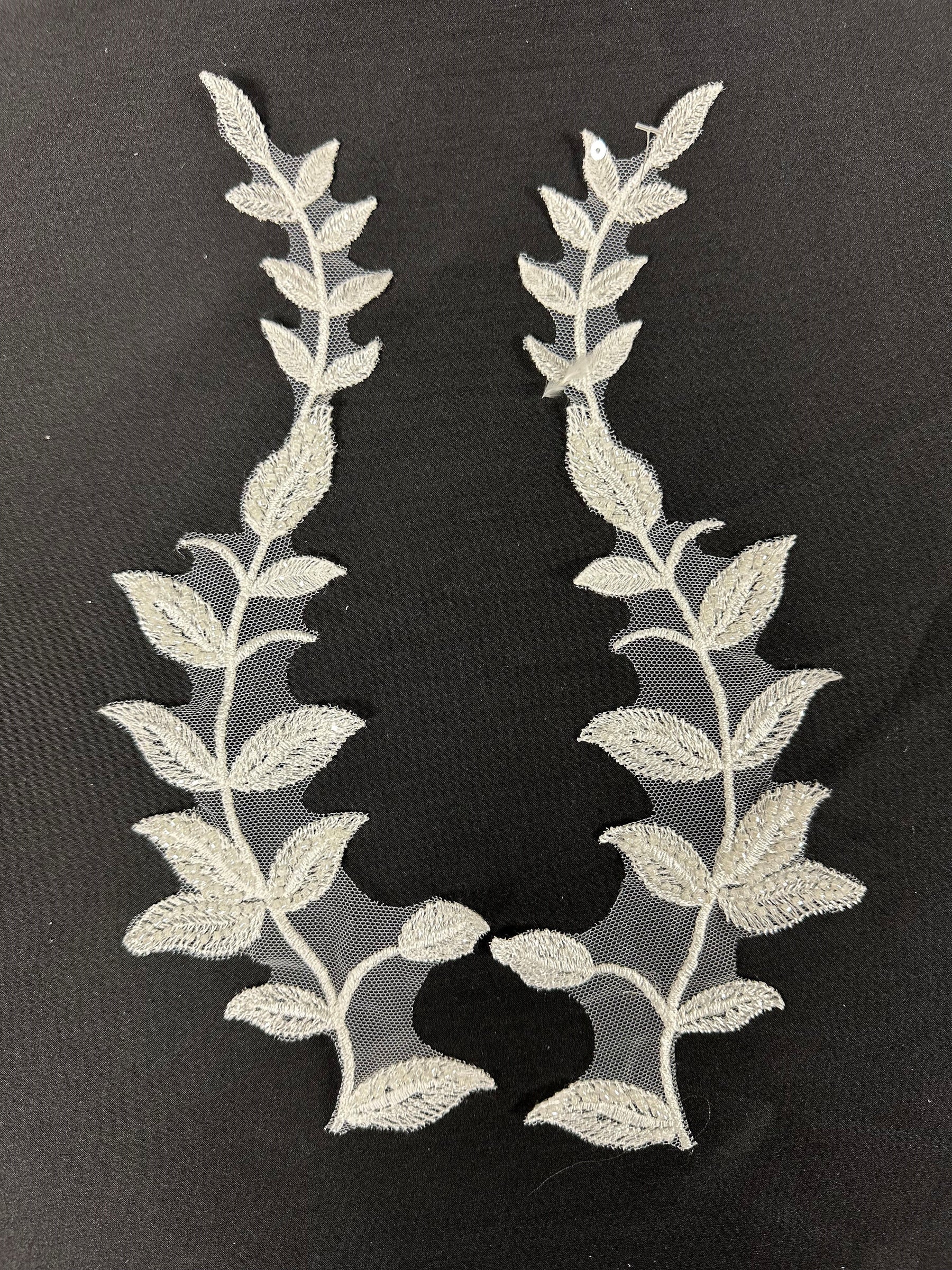 Appliques en dentelle brodée de perles ivoire - Dudgeon