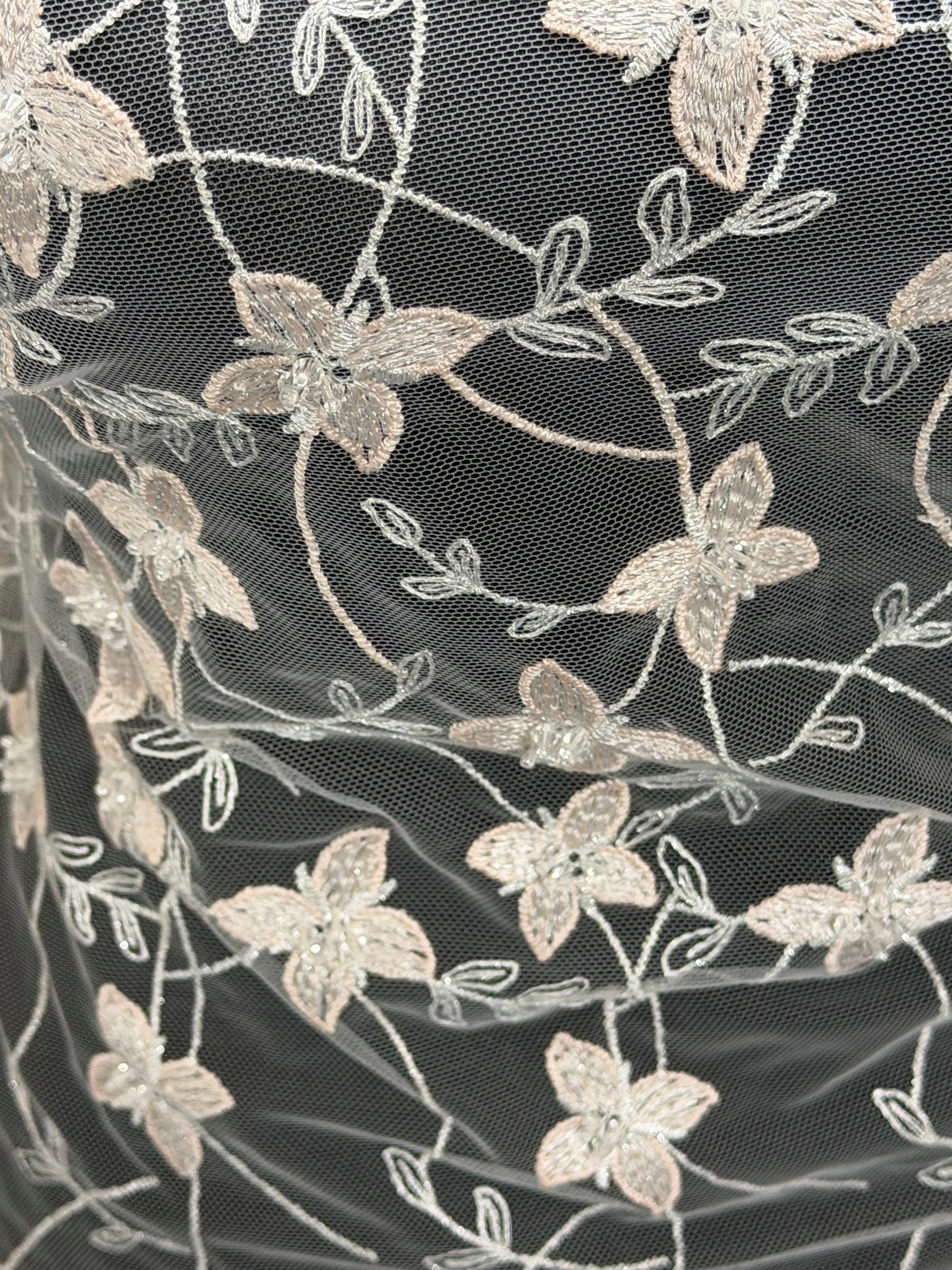 Tulle brodé de perles rose clair - EB1054