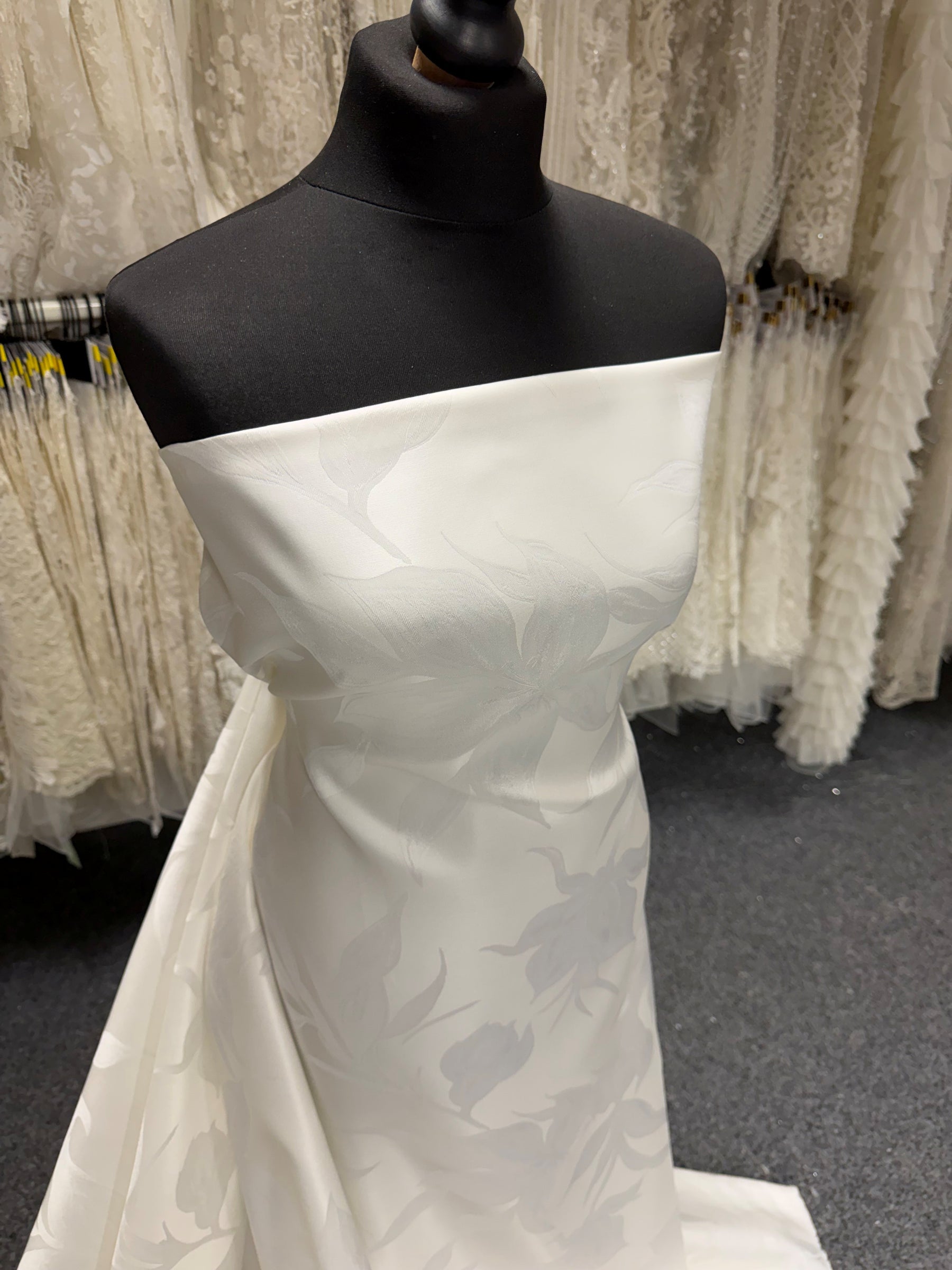 Brocade de soie italienne mélangée ivoire - Digne d'intérêt