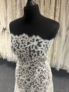 Dentelle de Chantilly ivoire à cordon - Jagger