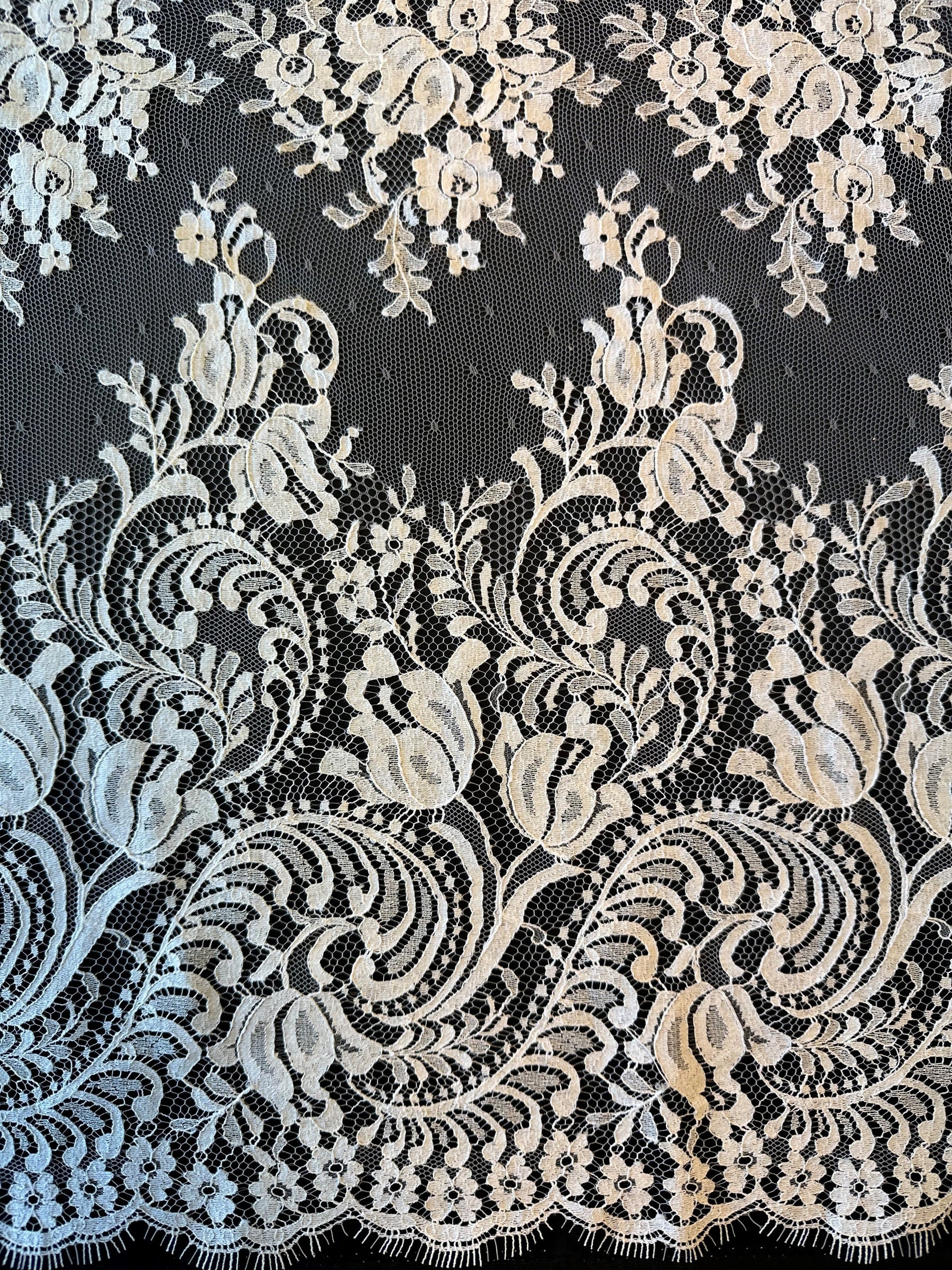 Dentelle de Chantilly ivoire - Tove