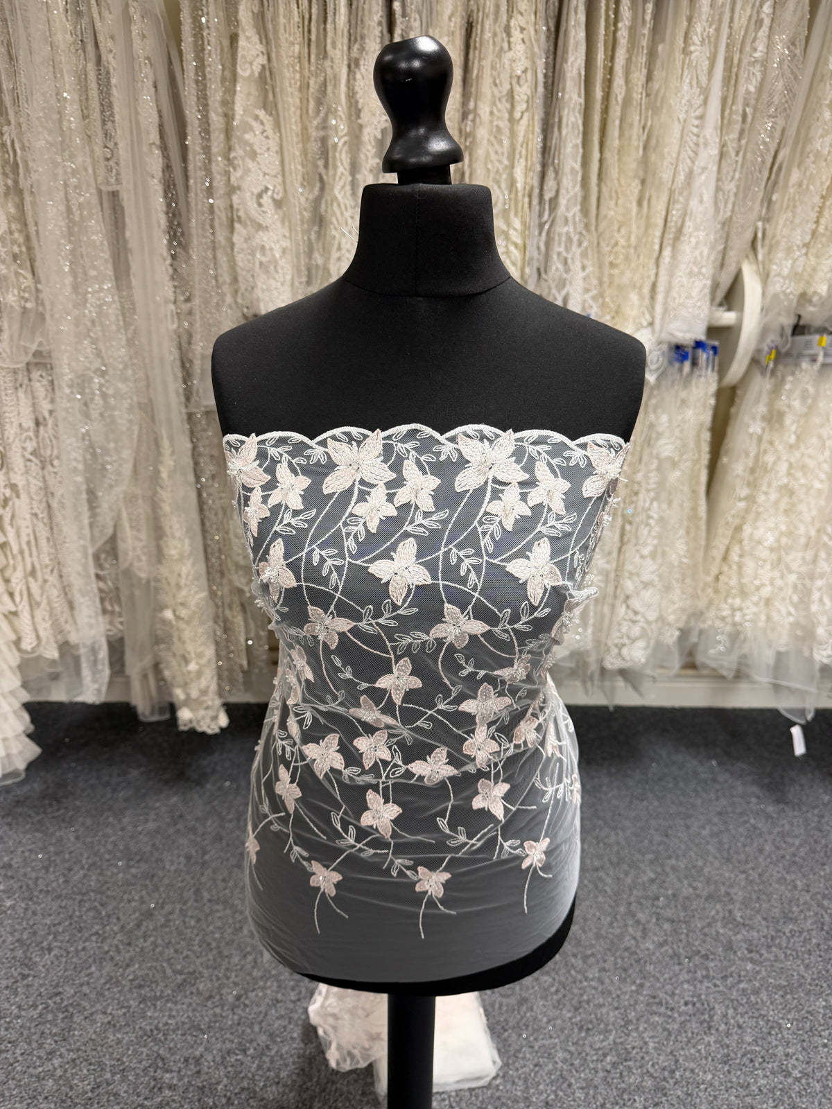 Tulle brodé de perles rose clair - EB1054