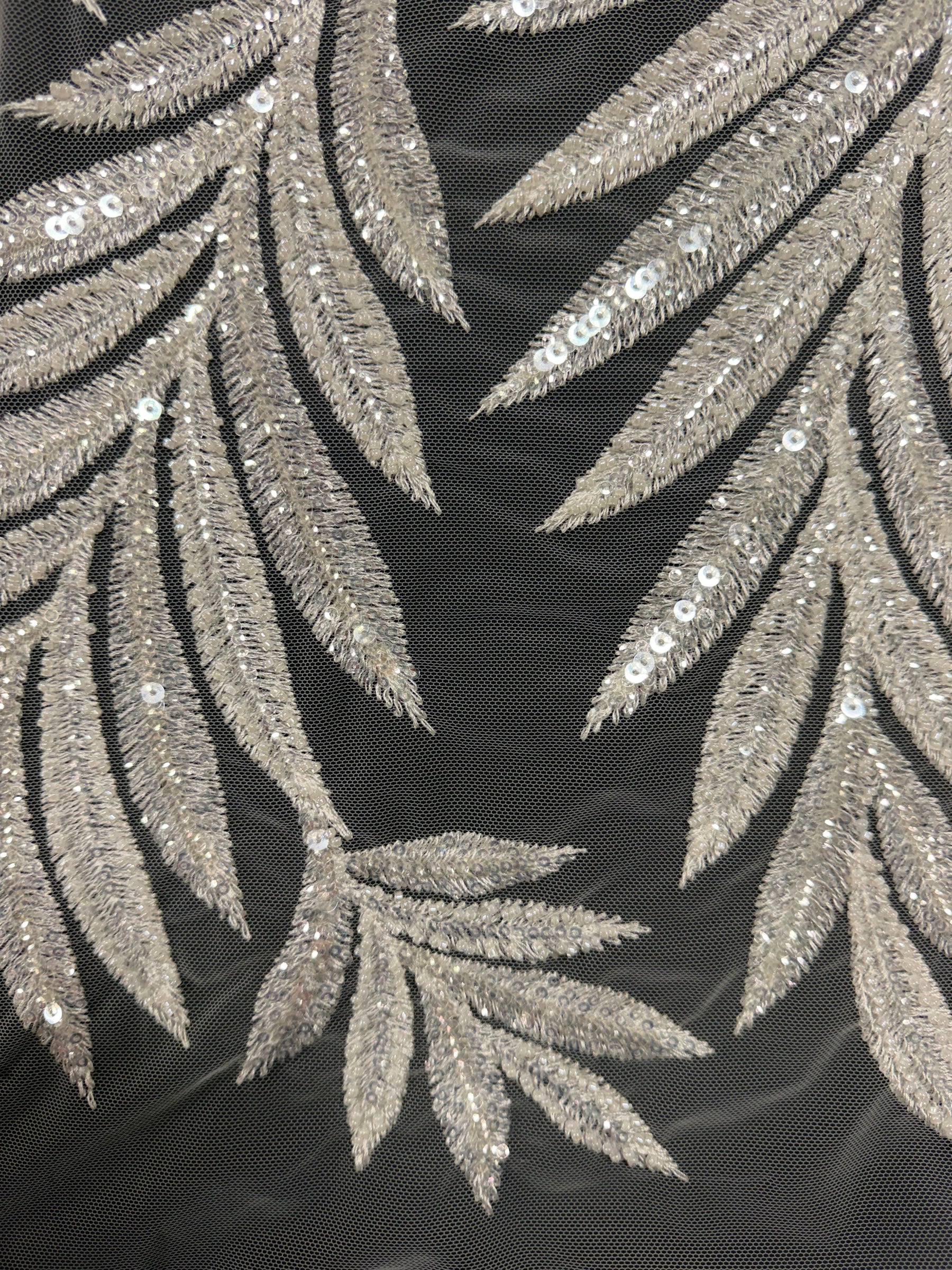 Tulle brodé de perles ivoire - EB1057